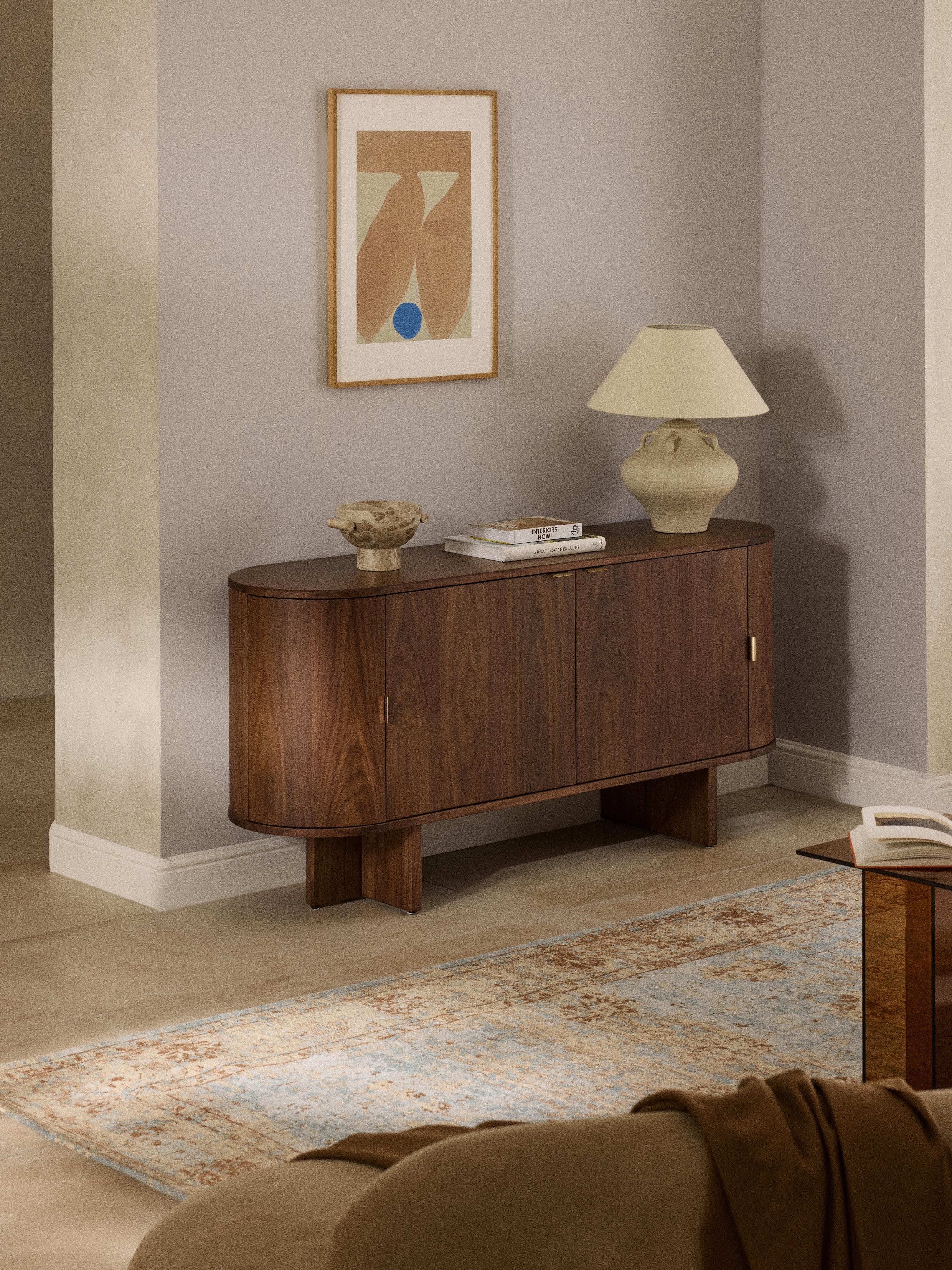 Houten dressoir Zumi met afgeronde hoeken