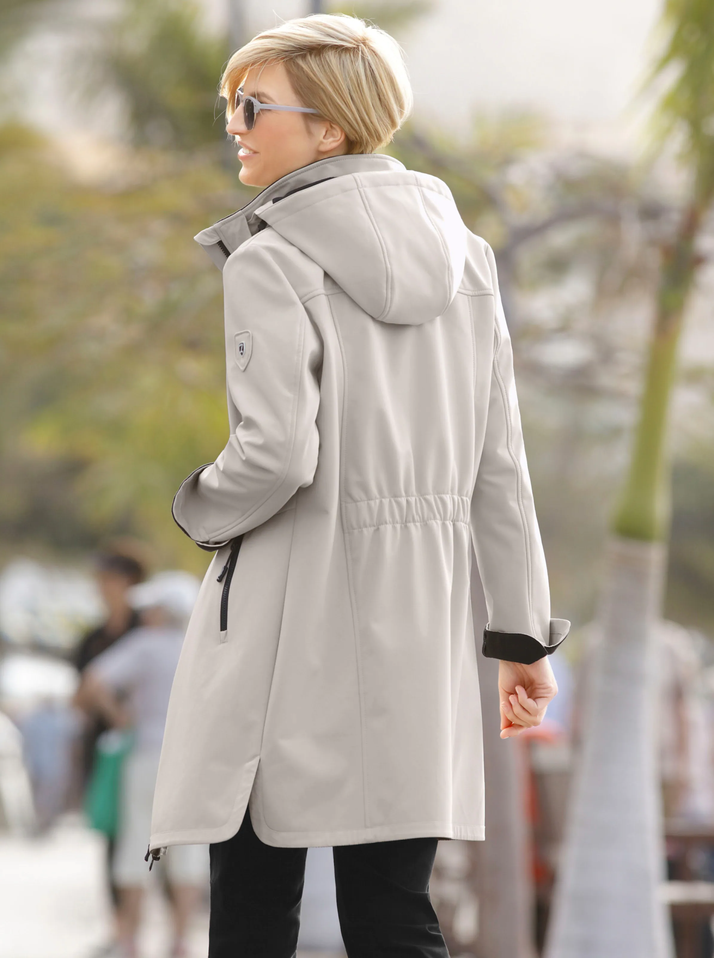 Softshelljacke in stein