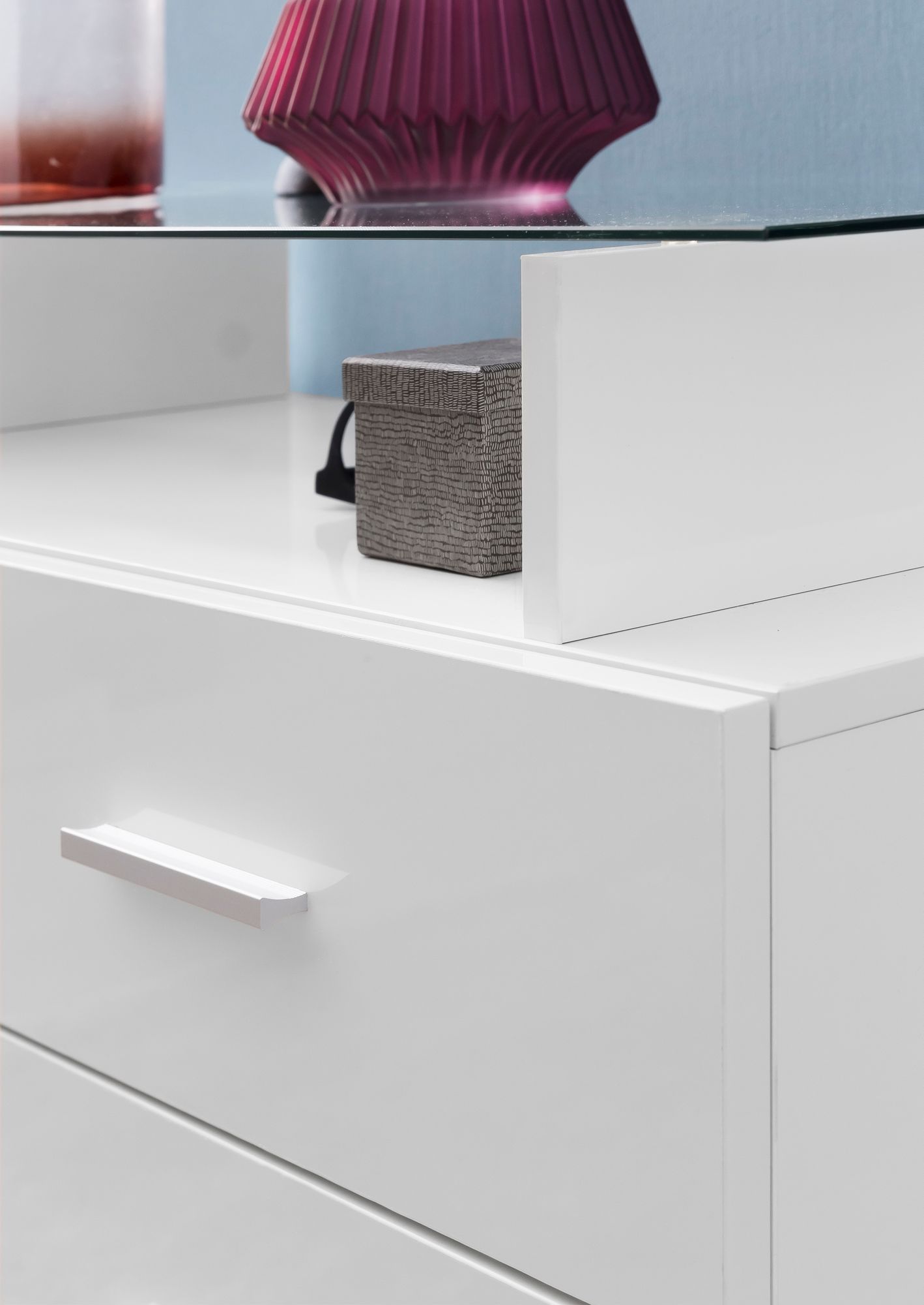 KADIMA DESIGN Hochglanz-Sideboard, Glasplatte, 4 Schubladen, modern, langlebig, 76x84x35 cm.