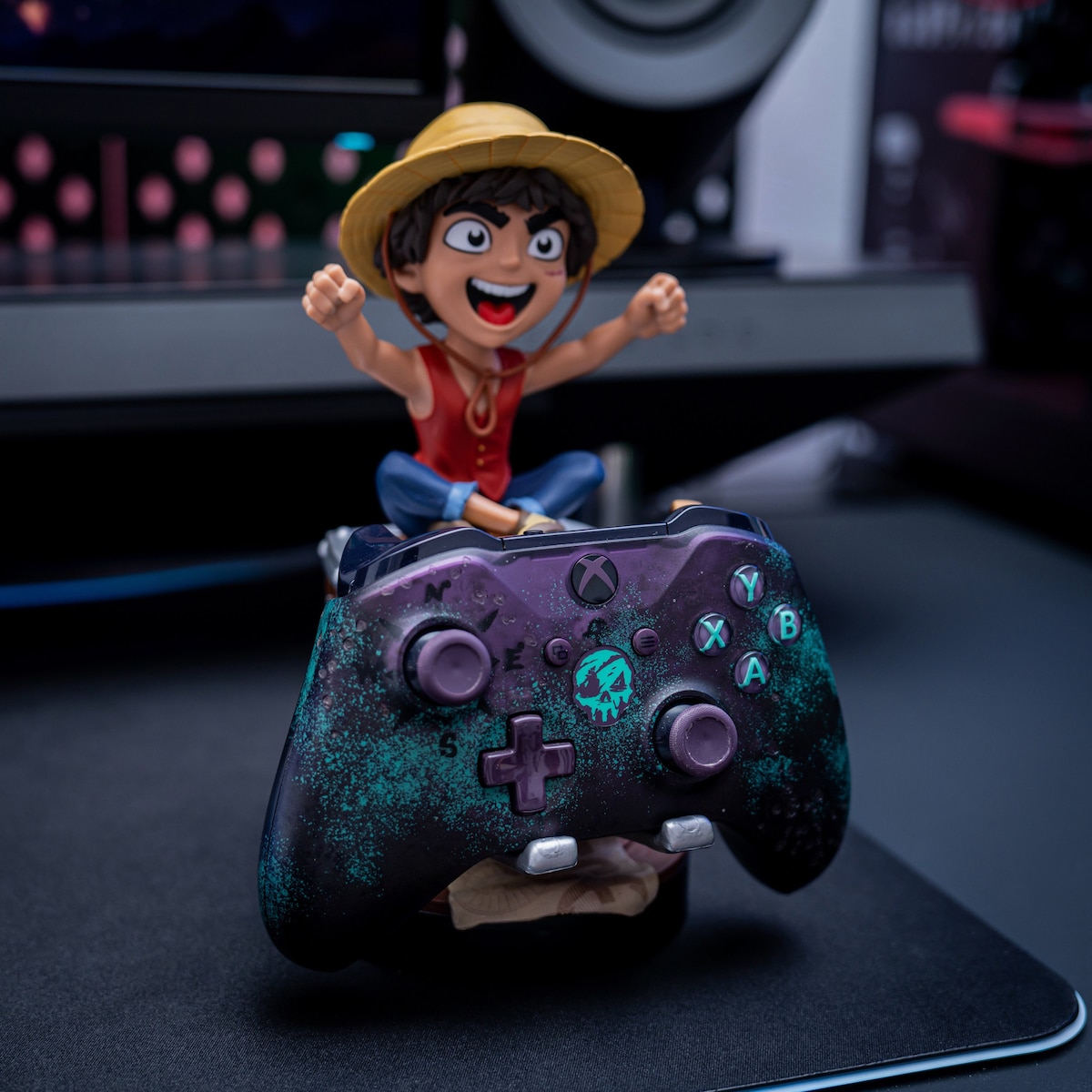 Cable Guys holder for mobil/kontroller figur (Luffy)