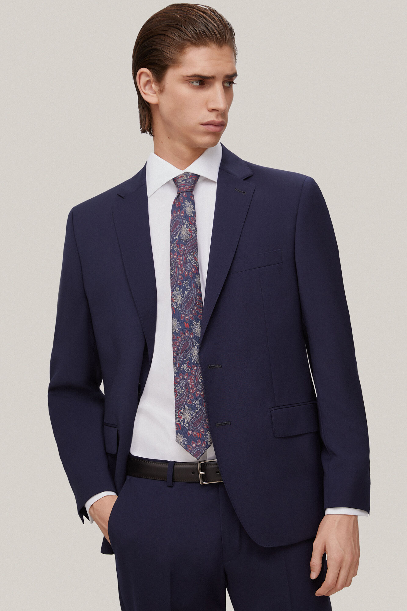 Camisa social com abotoaduras, textura lisa que não precisa passar e resistente a manchas - Branca
