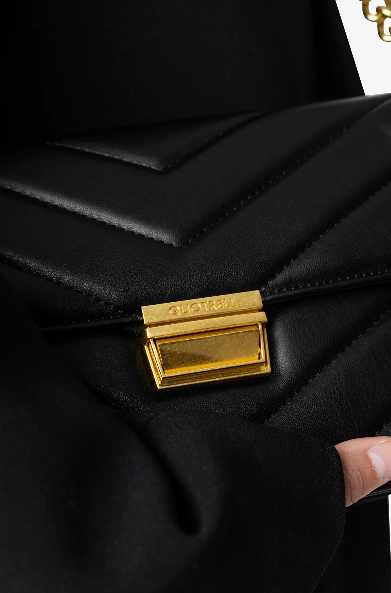 Quotrell Savona Tas Dames Zwart/Goud