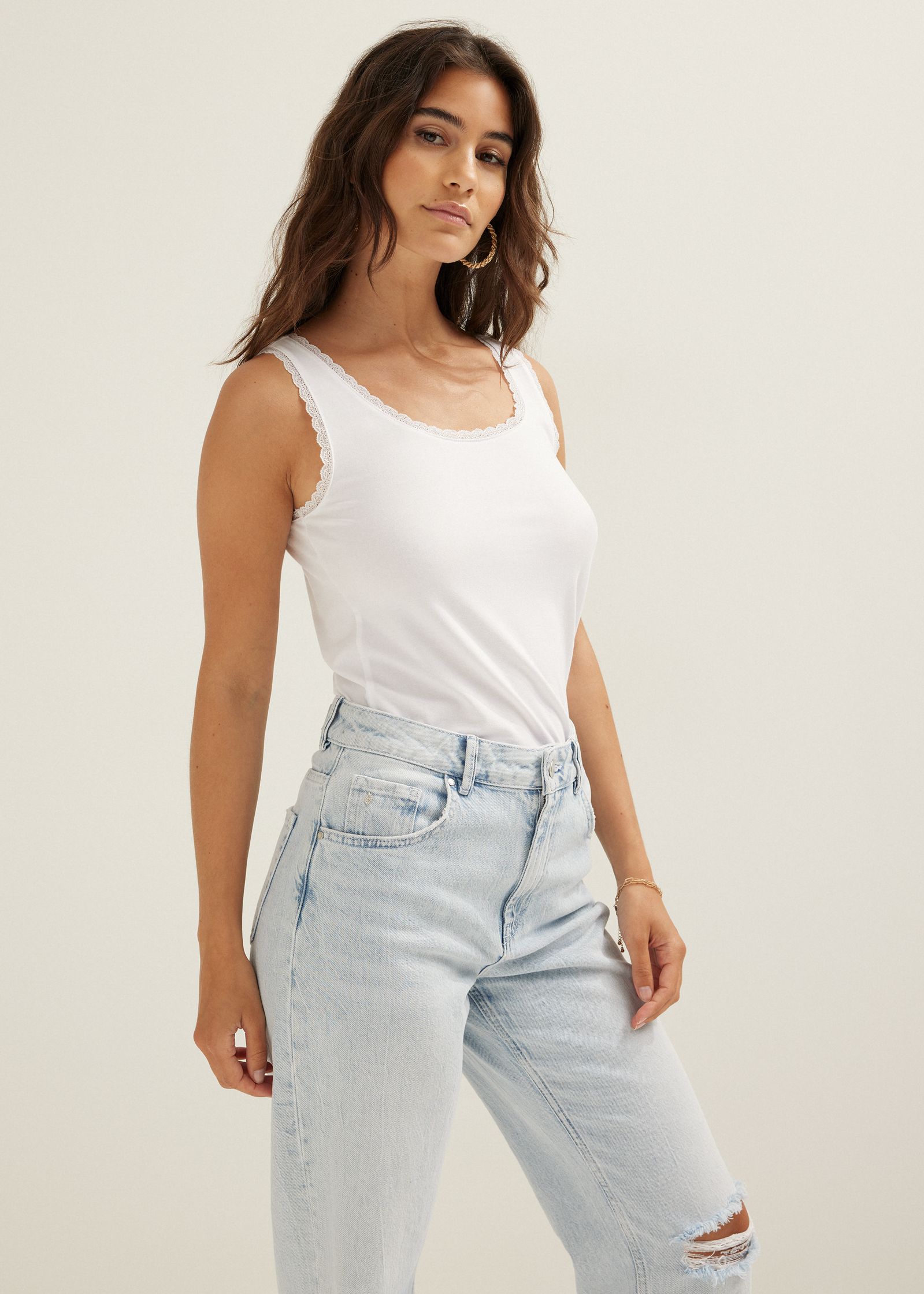 Basic singlet met kant