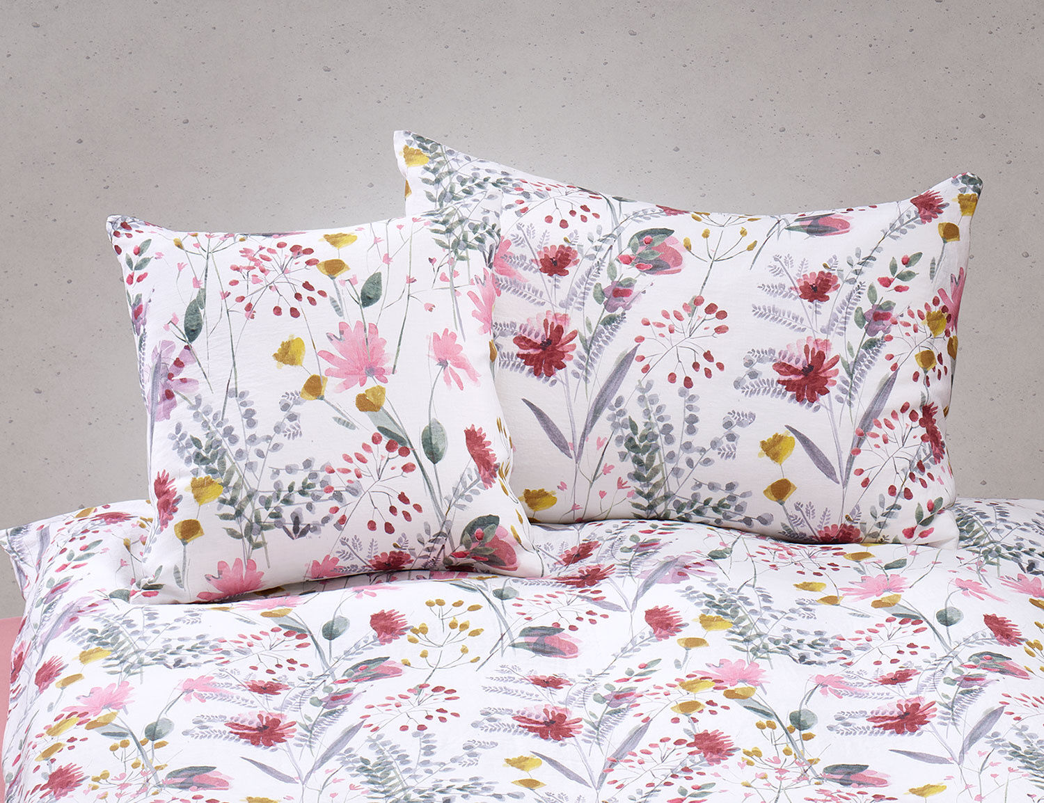 Bettwäsche mit farbigem Blumenmuster