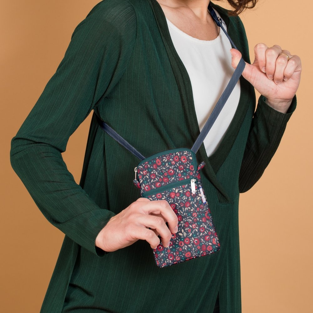 Pochette Téléphone Matelassée Camelias Rubis