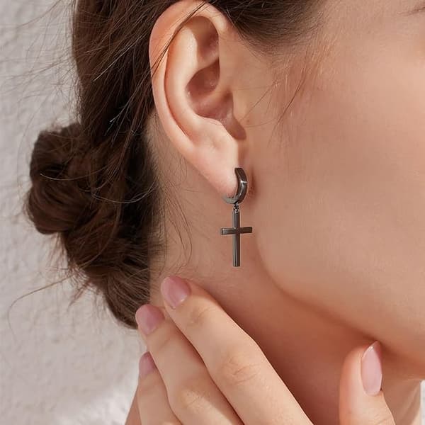 Clip on øredobber svart CROSS