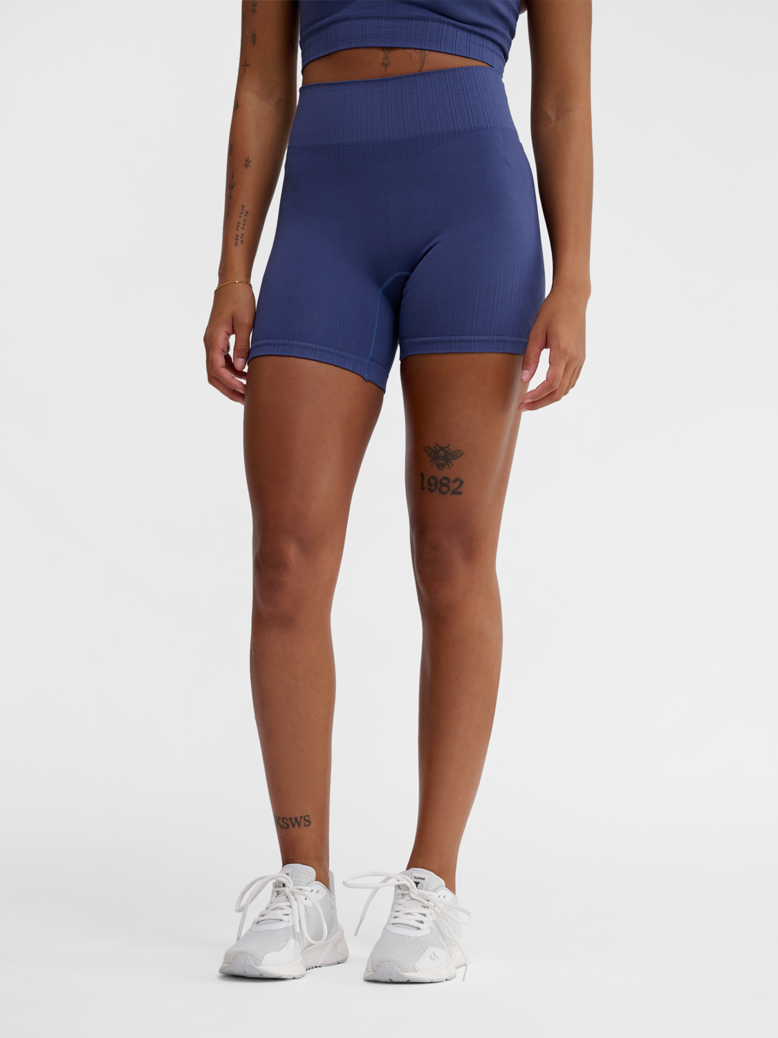 hmlMT DEFINE SEAML SCRUNCH SHORTS