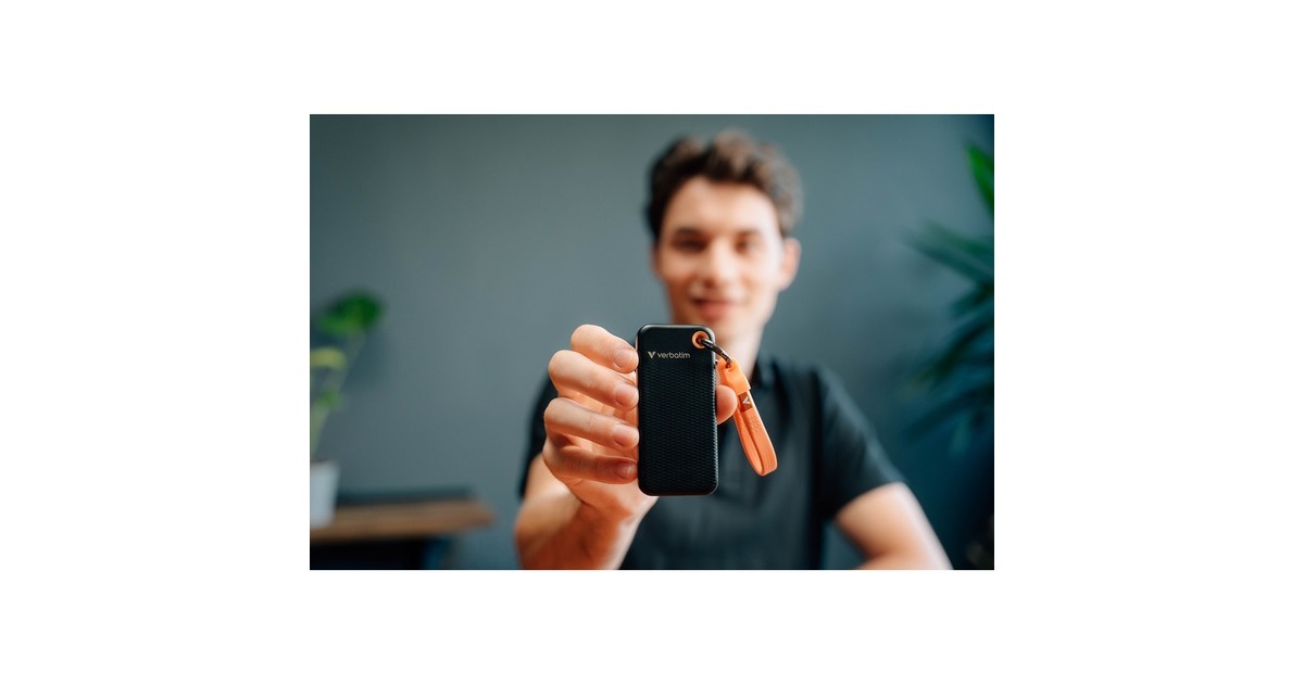 VerbatimPocket 2 TB externe SSD  (Zwart/oranje, USB-C 3.2 Gen 2 (10 Gbit/s), Incl. met sleutelhanger en kabelbevestiging)
