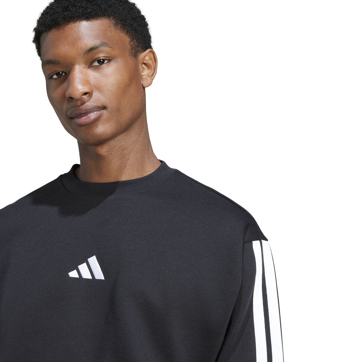 ADIDAS ROUPAS ESPORTIVAS<br>Suéter plano com gola redonda e as três listras essenciais