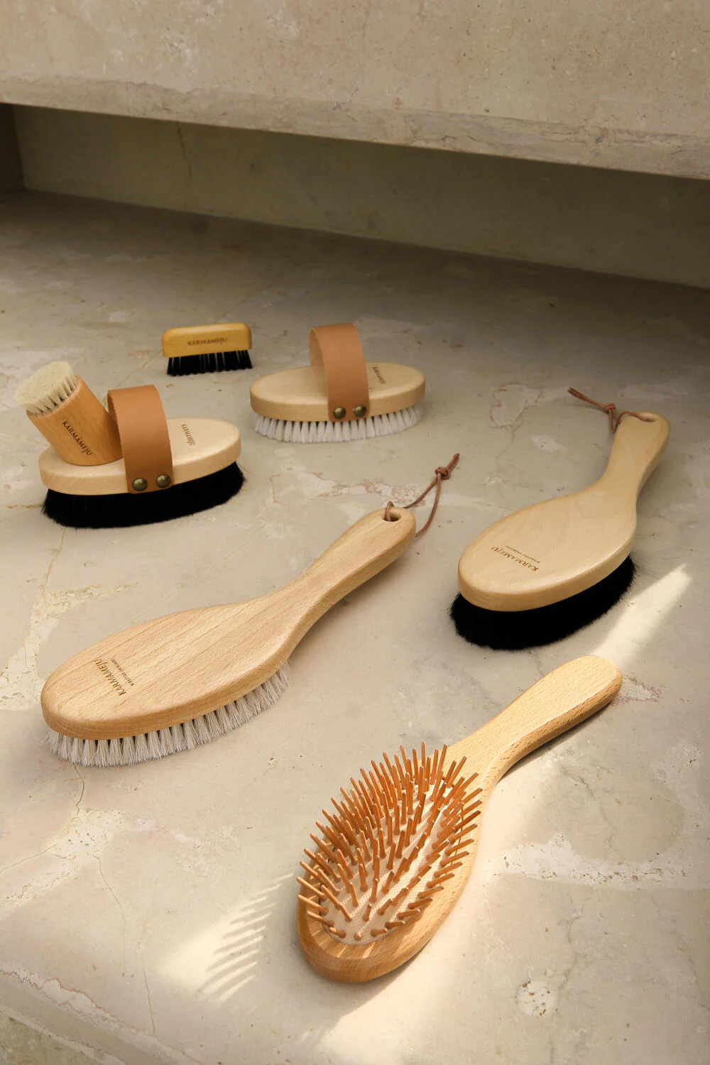 Karmameju  Buff - Body Brush
