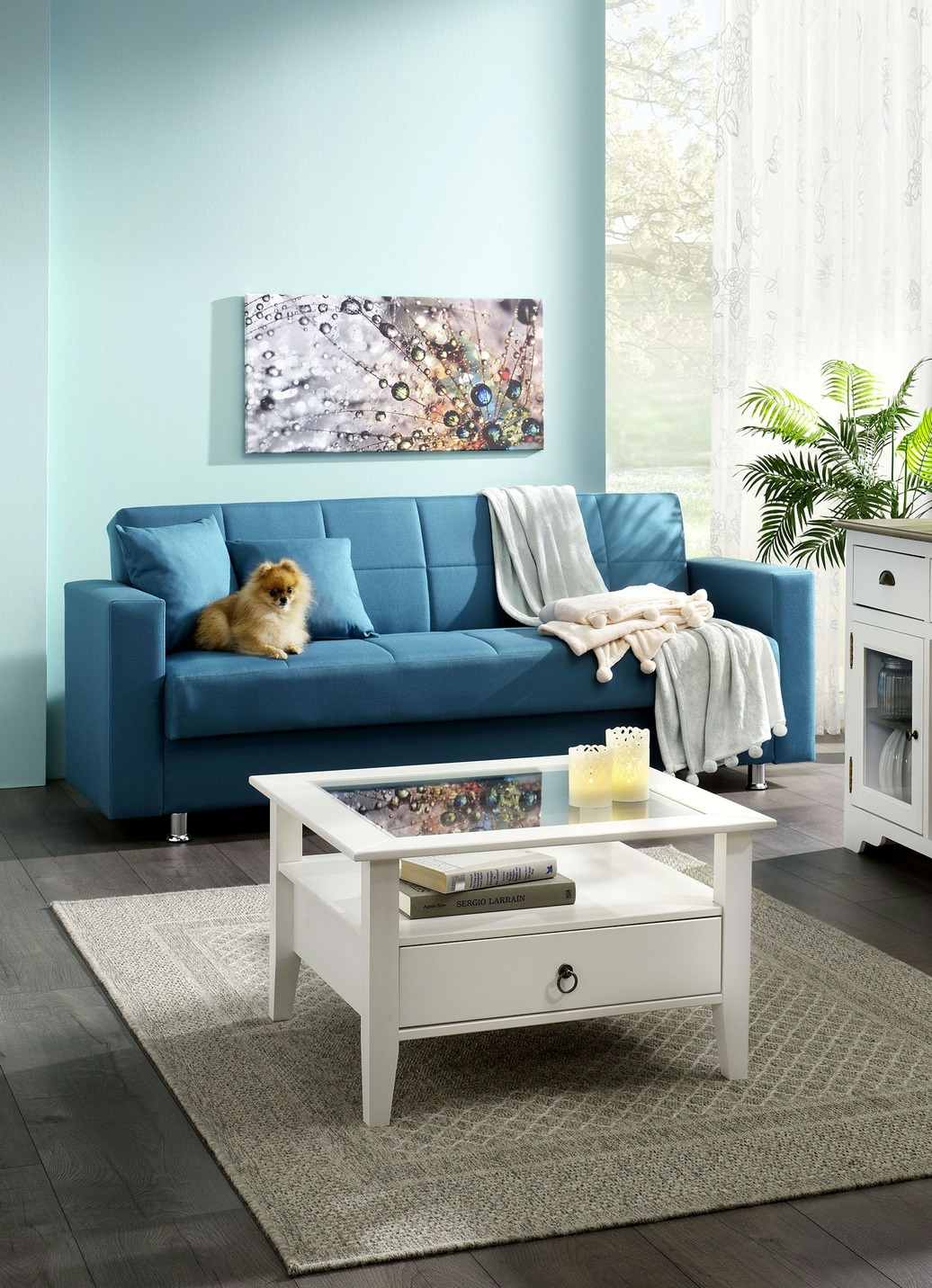 Klick-Klack-Sofa mit Dekokissen