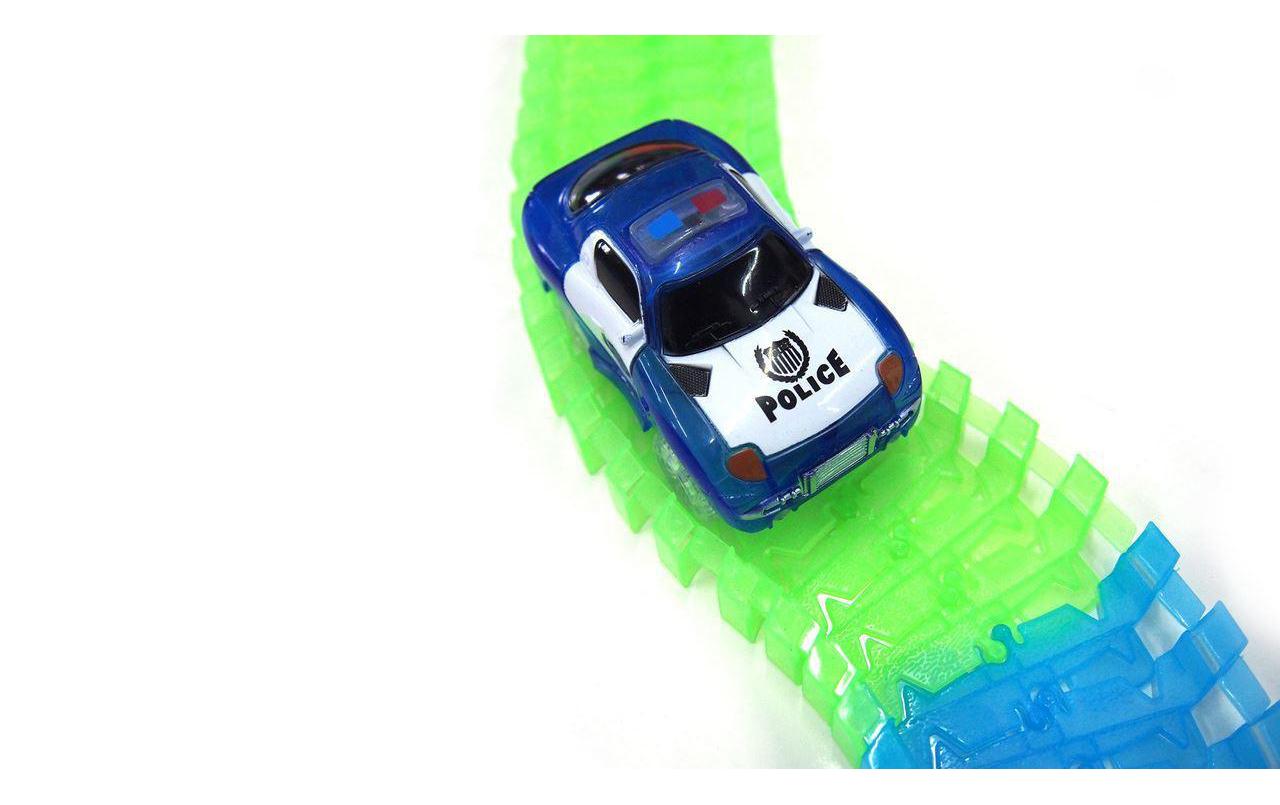 Magic Traxx Bahn Mega Set mit BrückeSchienenset mit Brücke und zwei Rennwagen