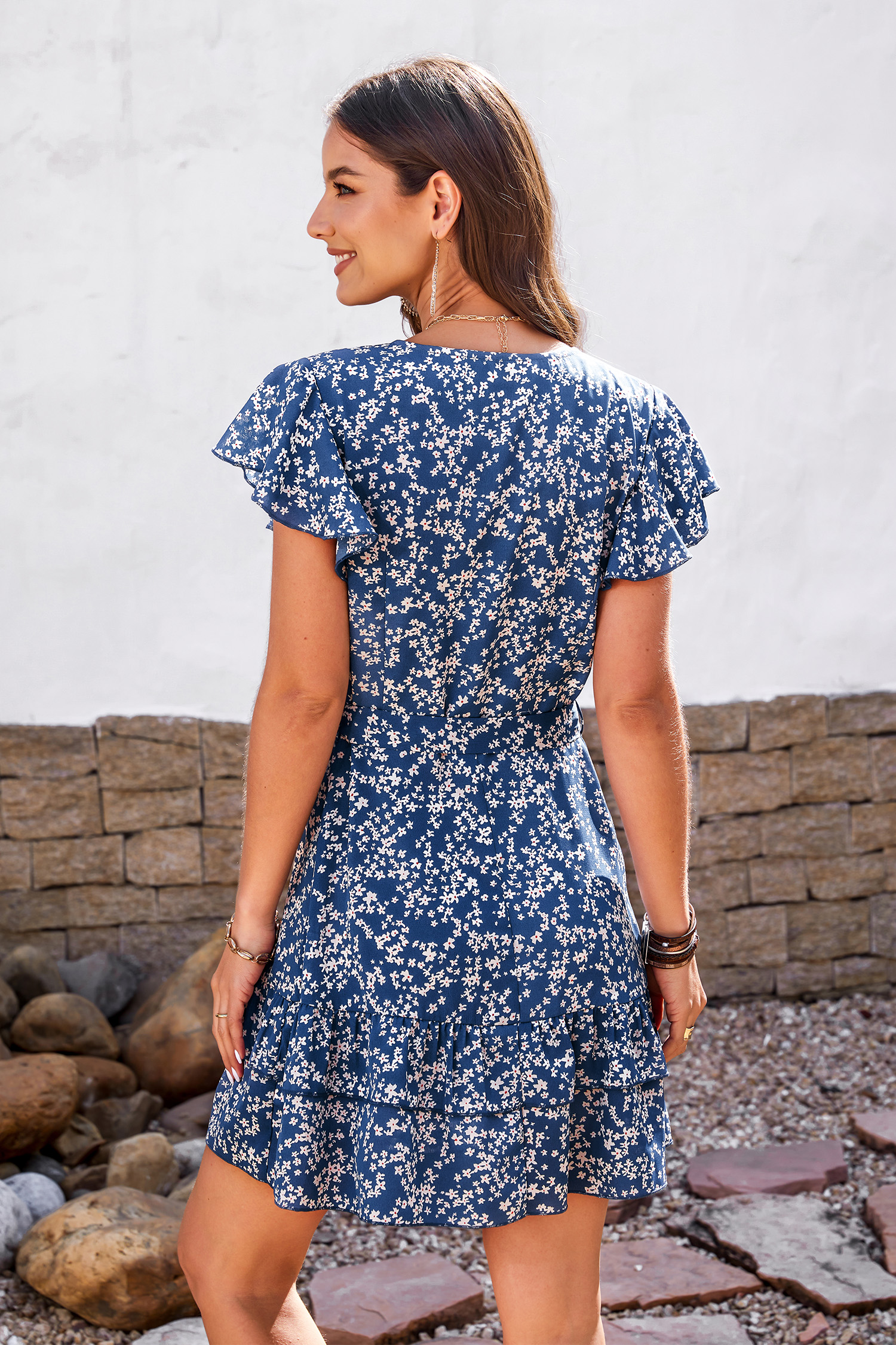 Robe mini fleurie à ceinture