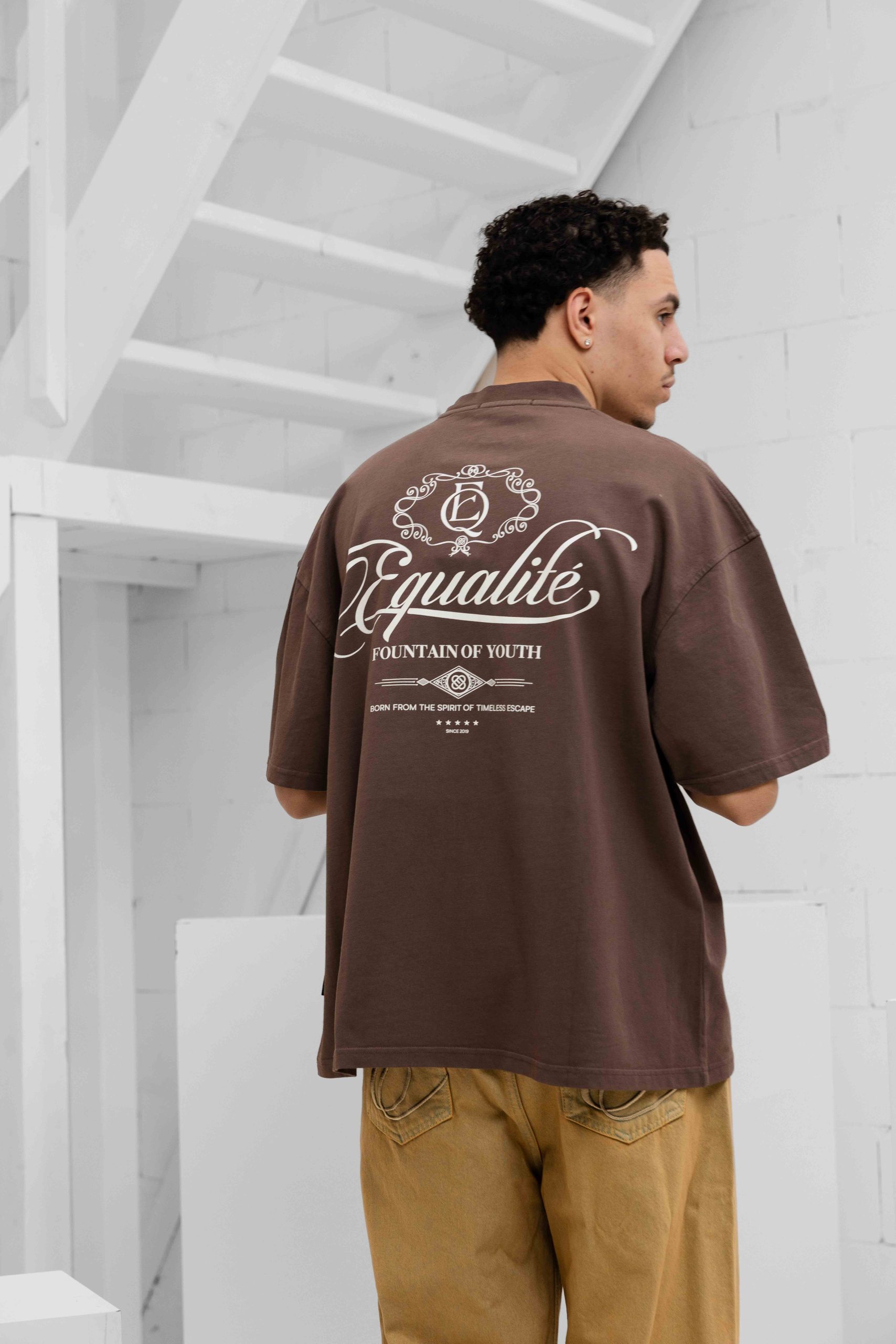 Equalité Yuki Boxy T-Shirt Heren Bruin