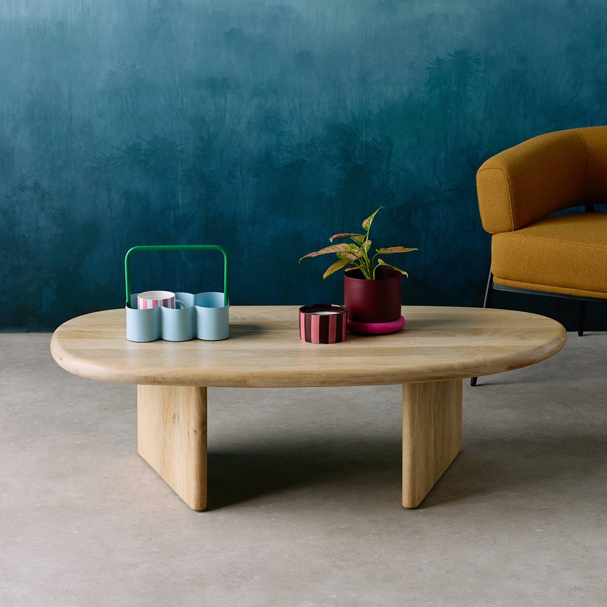 sweeek - Ovale salontafel van mangohout