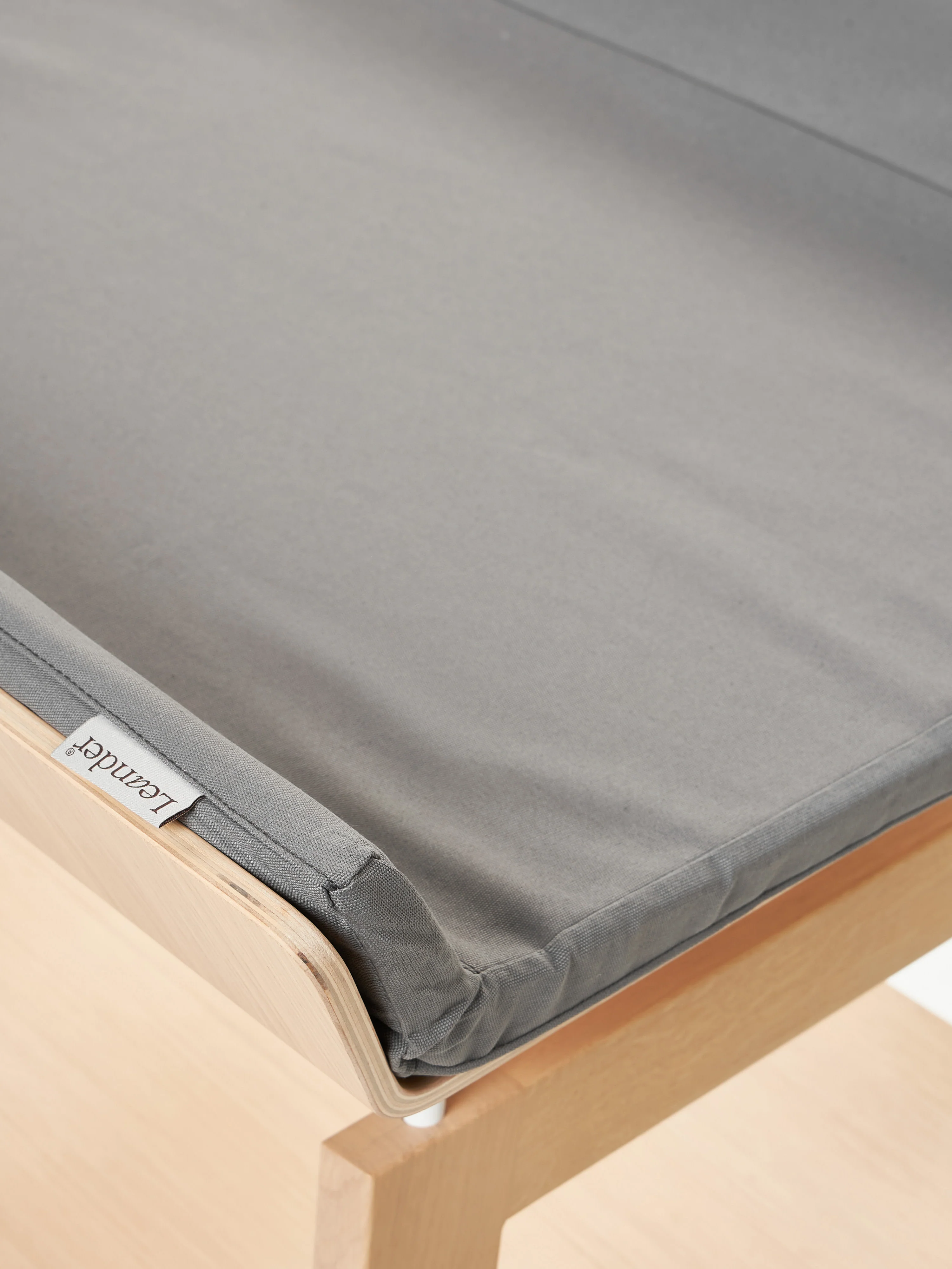 Kussenhoes voor de aankleedtafel Leander Linea