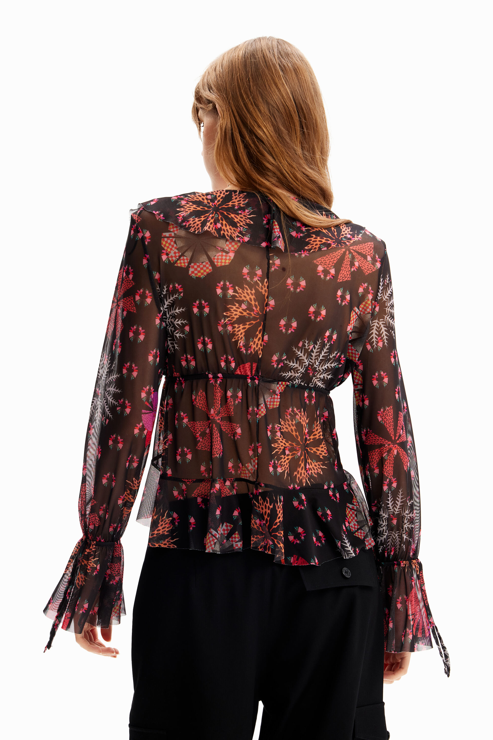 Blusa de tule com babados