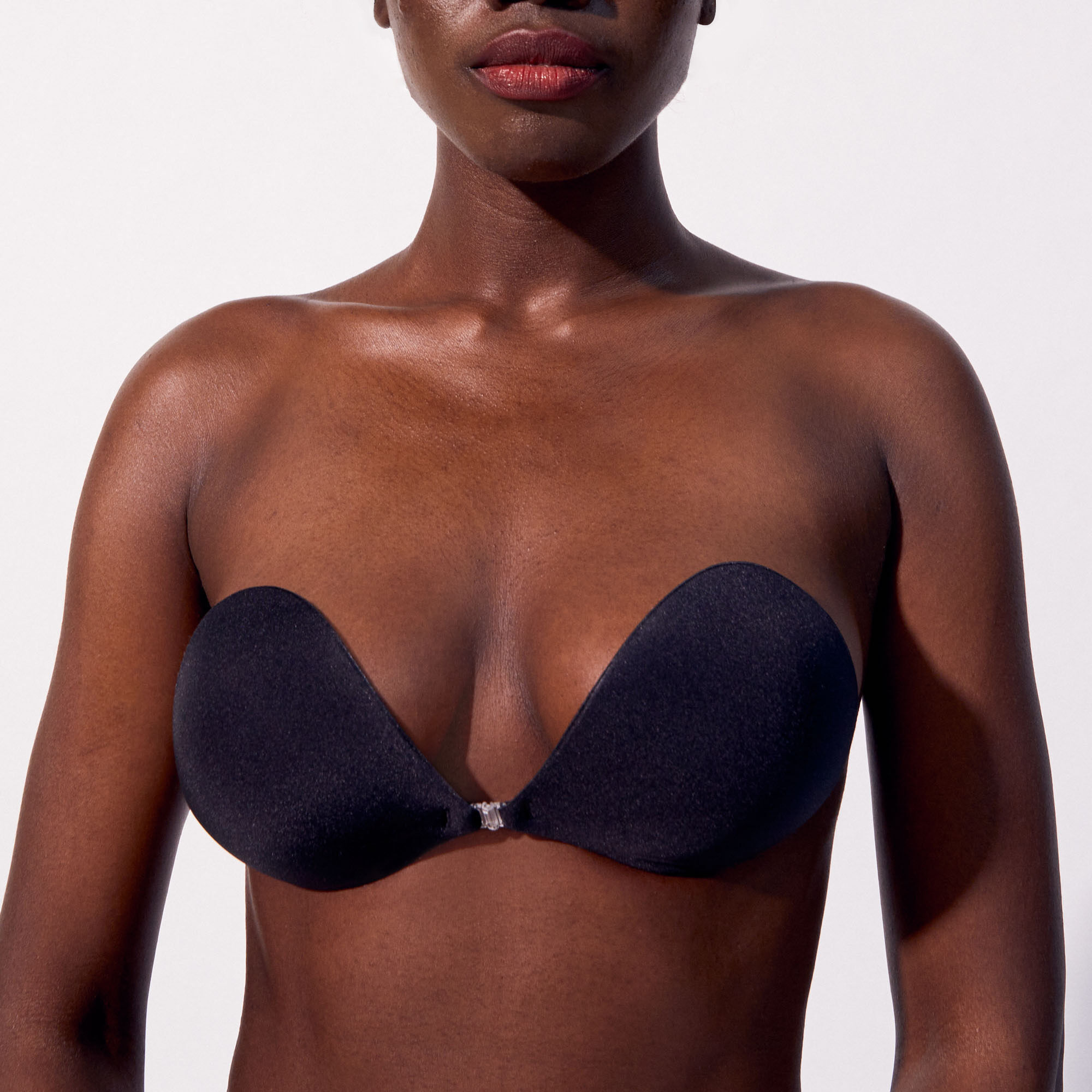 Soutien-gorge adhésif sans bretelles