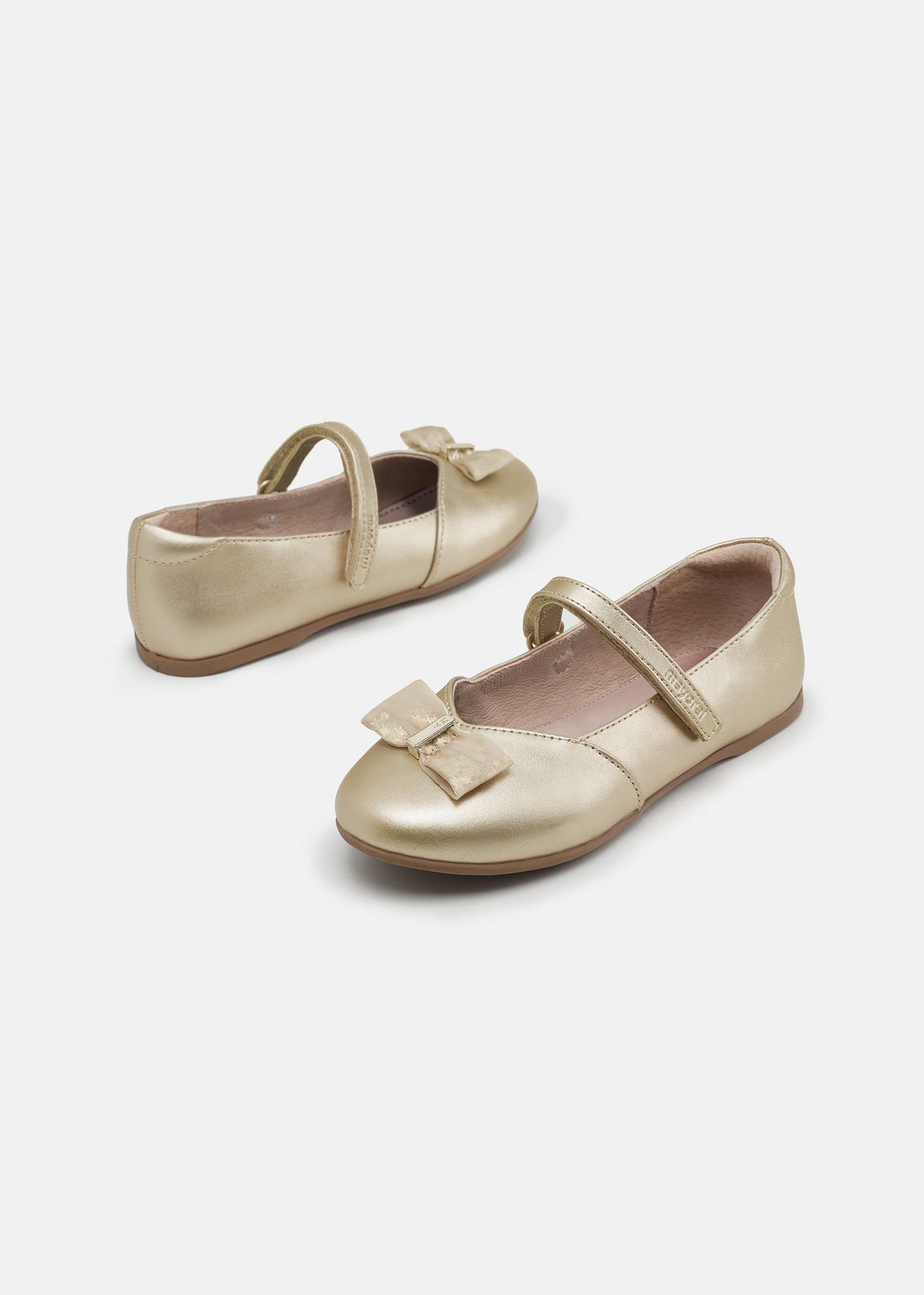 Sapato estilo Mary Jane com palmilha com laço, em couro sustentável, para meninas.