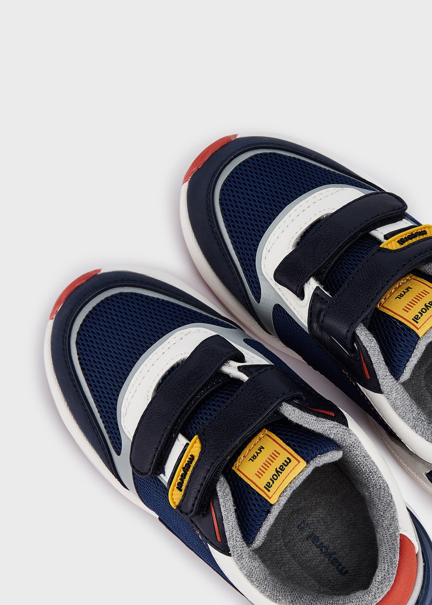 Tênis esportivo com fecho duplo de velcro para meninos