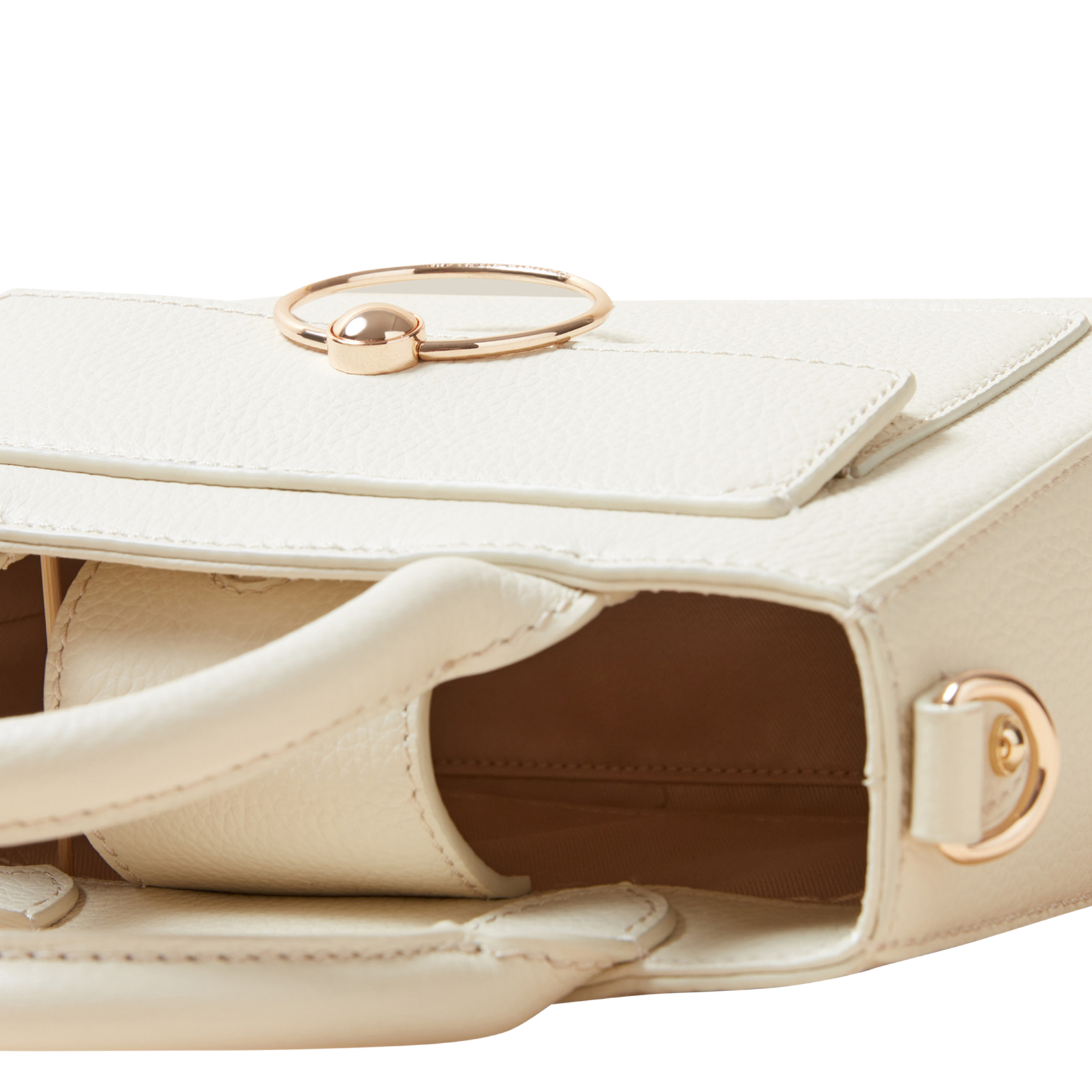 Sac bandoulière en cuir grainé avec chaîne | Beige