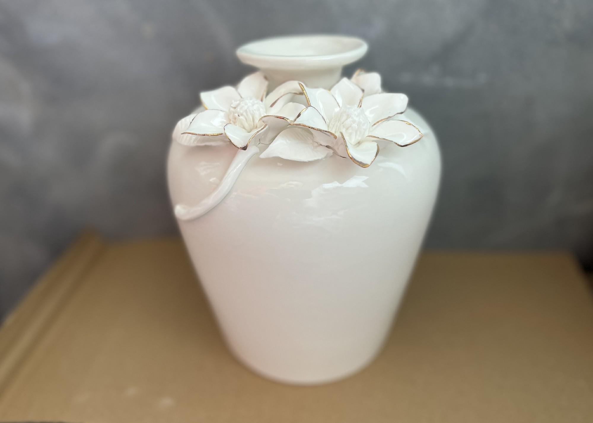 Porzellan-Vase 'Fanelle', weiß, vergoldet, H 19,9 cm, B 16 cm, L 17 cm von fischer's lagerhaus