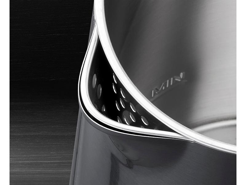 Trisa Wasserkocher Comfort Touch 1.5 l, Schwarz Edelstahl Wasserkocher mit grosser Deckelöffnung