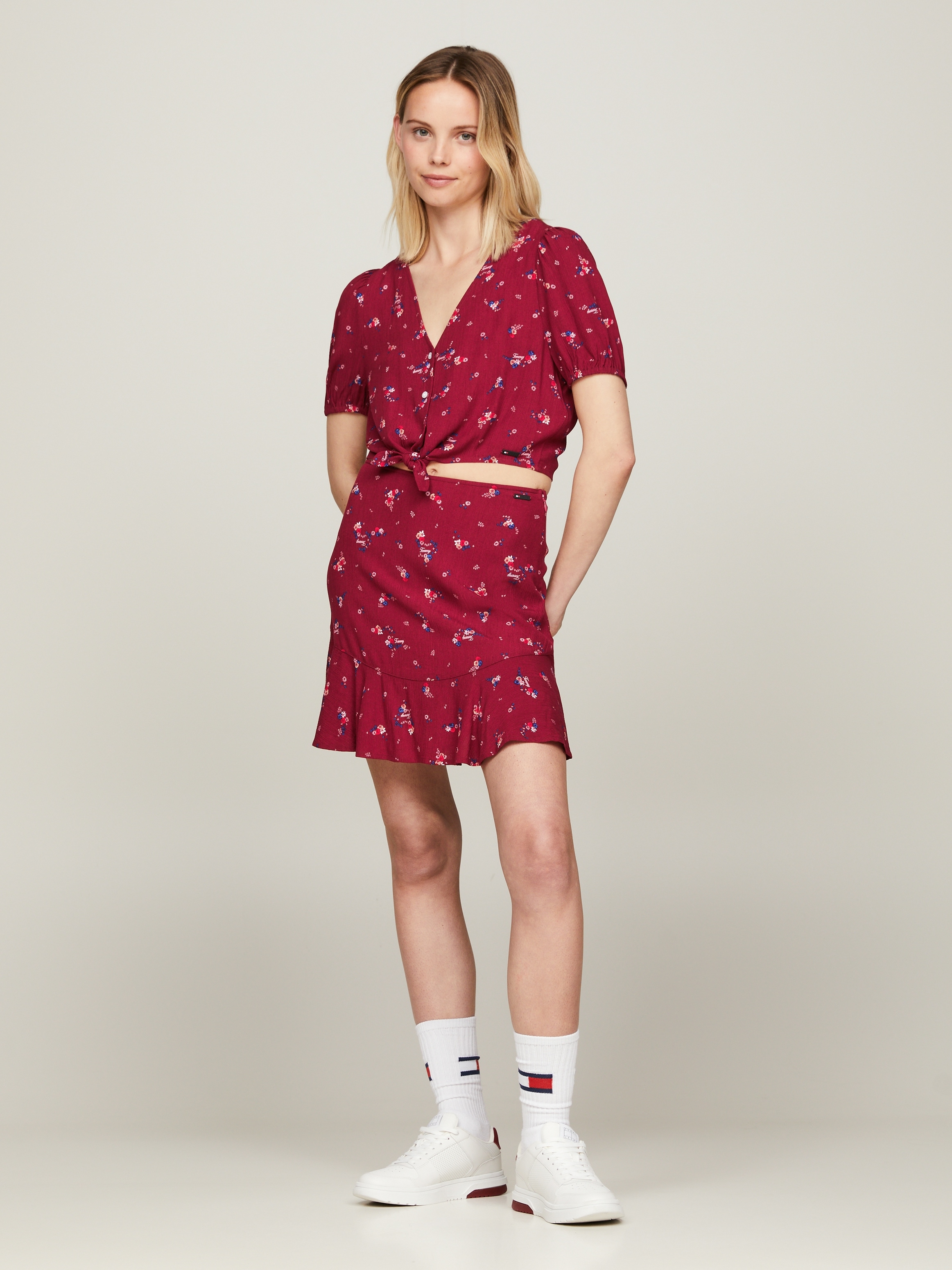 Tommy Jeans Minirock »TJW FLORAL TIERED MINI SKIRT« Webrock mit Blumenprint