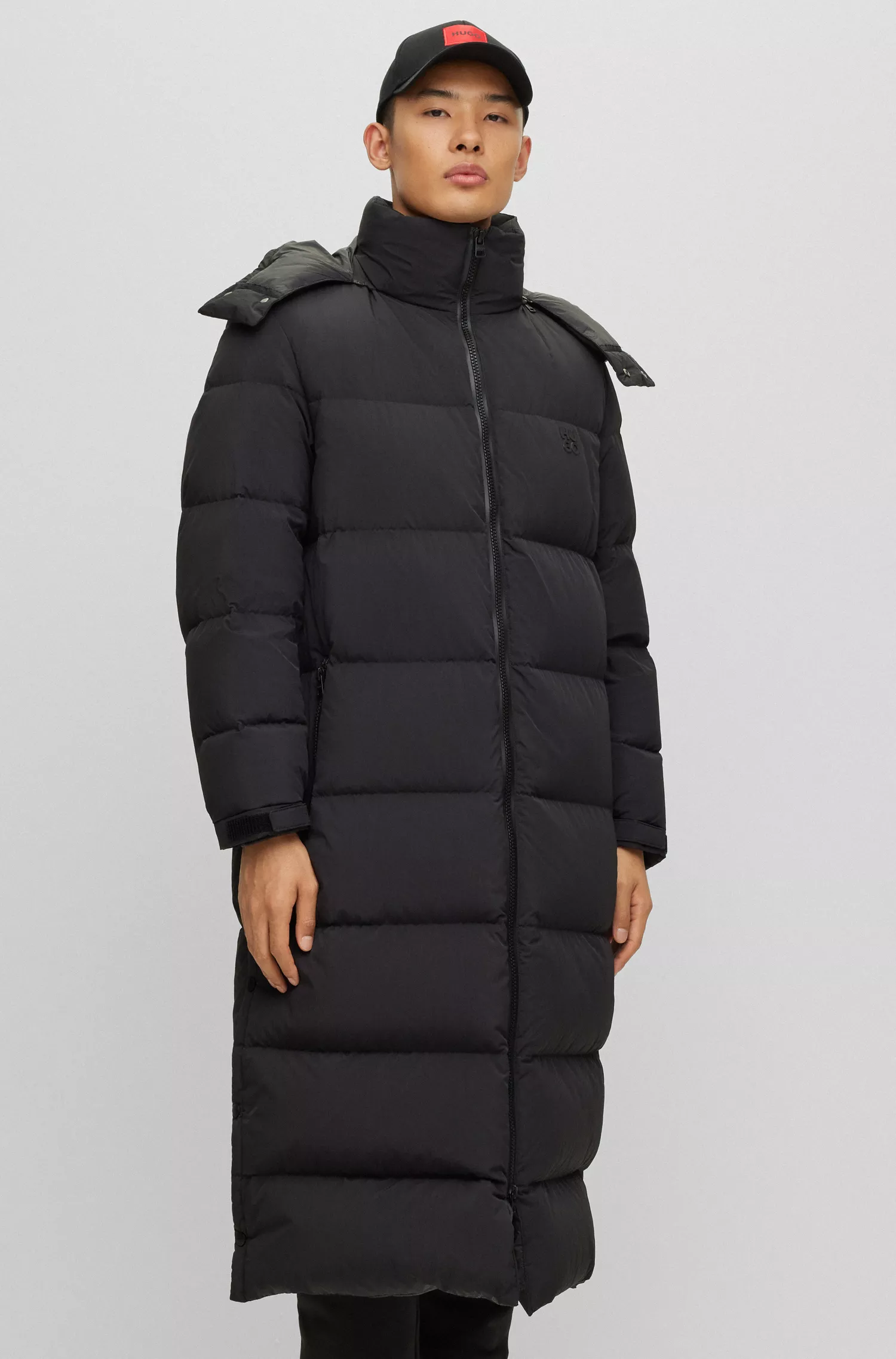 Casaco puffer longo HUGO vermelho com acabamento repelente à água.