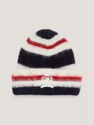 Gorro listrado e felpudo com brasão