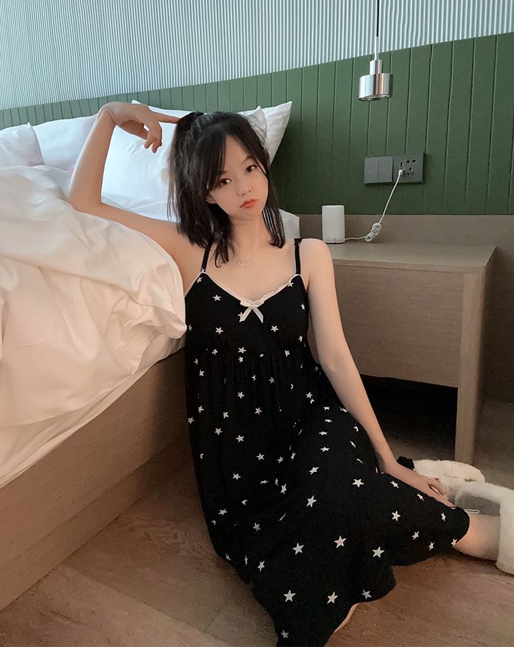 Jilliana - Spaghettibandjes sterrenprint midi pyjamajurk