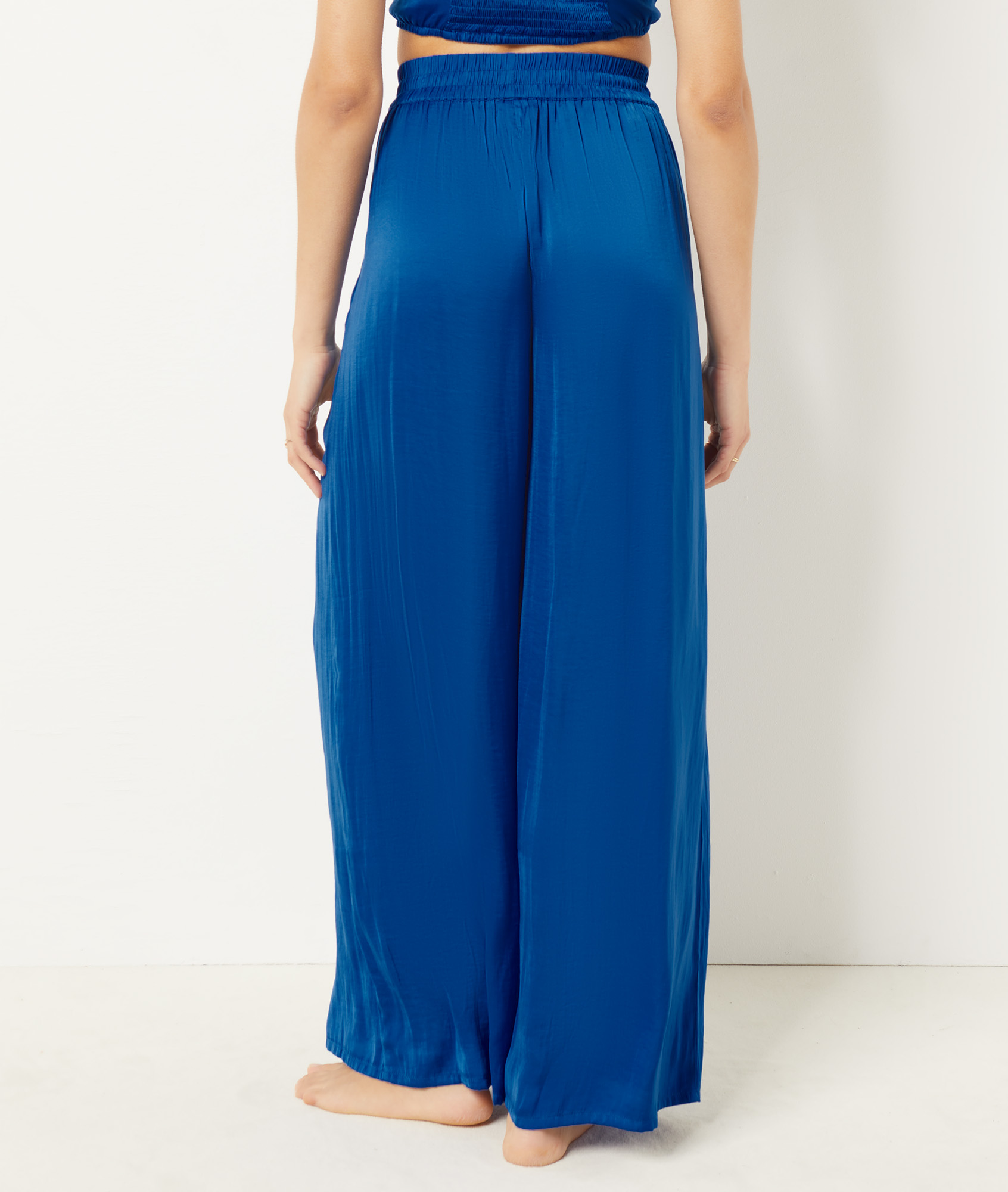 Pantalon de pyjama satiné coupe évasée