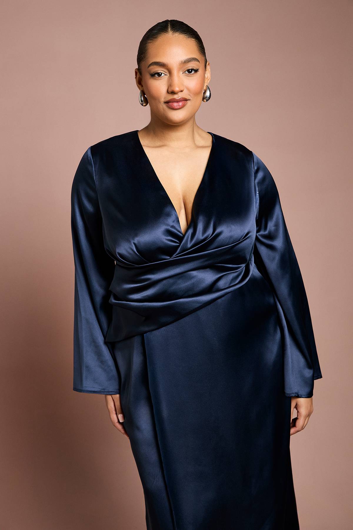 Coast Robe Portefeuille Grande Taille En Satin Avec Manches Évasées