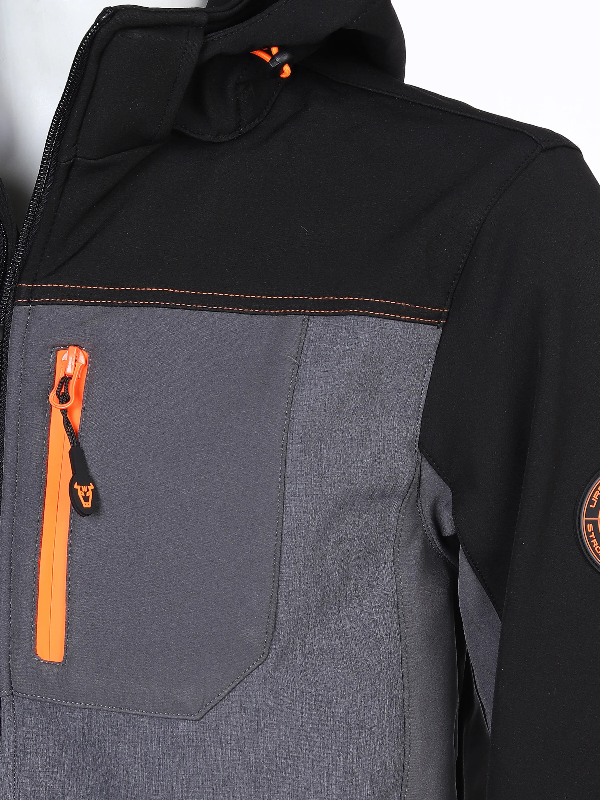 Herren Softshelljacke mit vielen Details