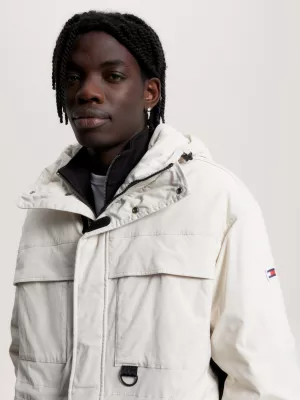 Parka com capuz, acolchoada e com vários bolsos