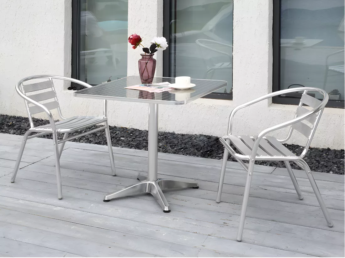 Salle à manger de jardin en aluminium : une petite table carrée et 2 chaises - MONTMARTRE de MYLIA