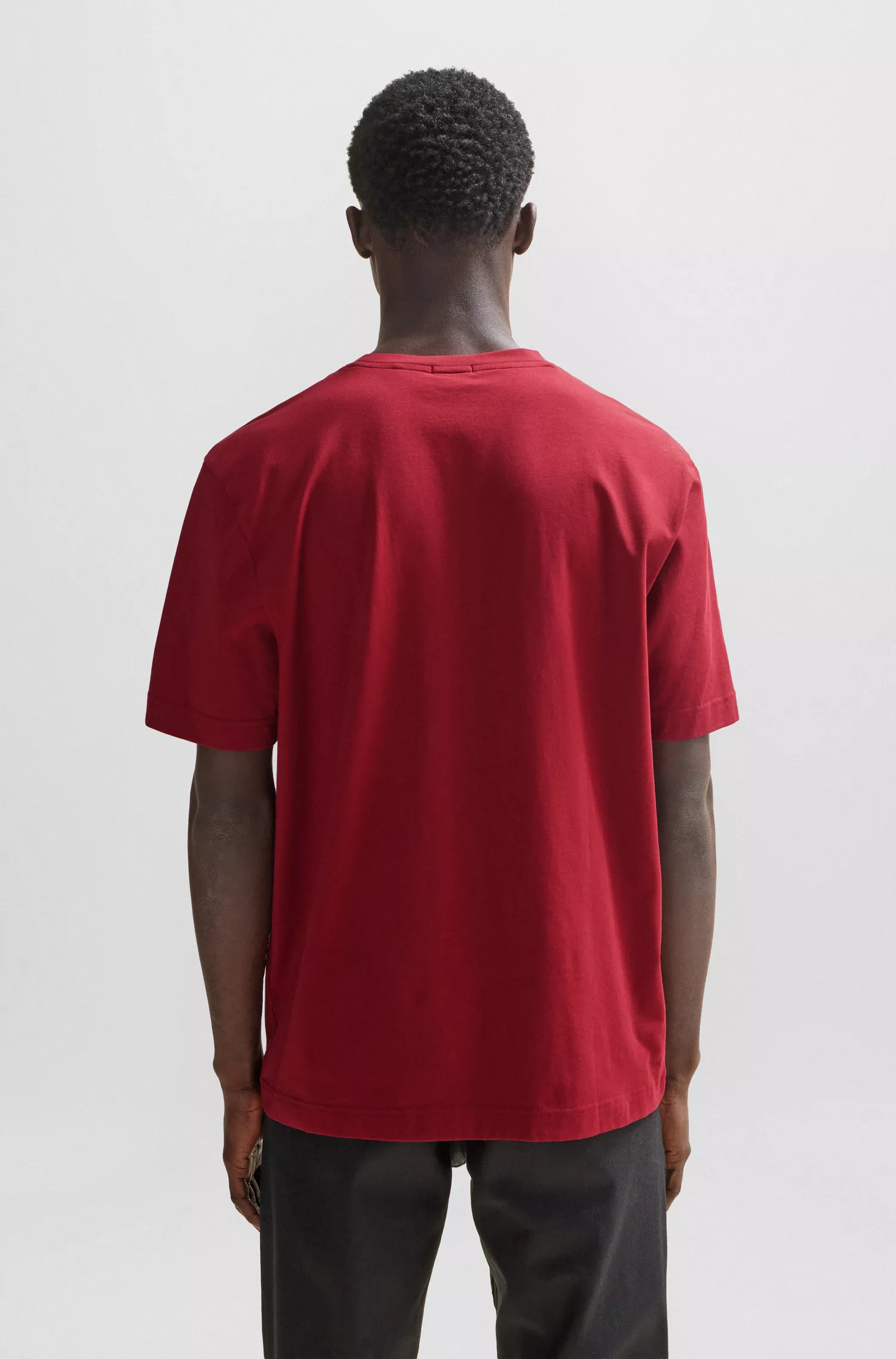 Camiseta BOSS laranja, modelagem relaxada, em algodão stretch com estampa do logo.