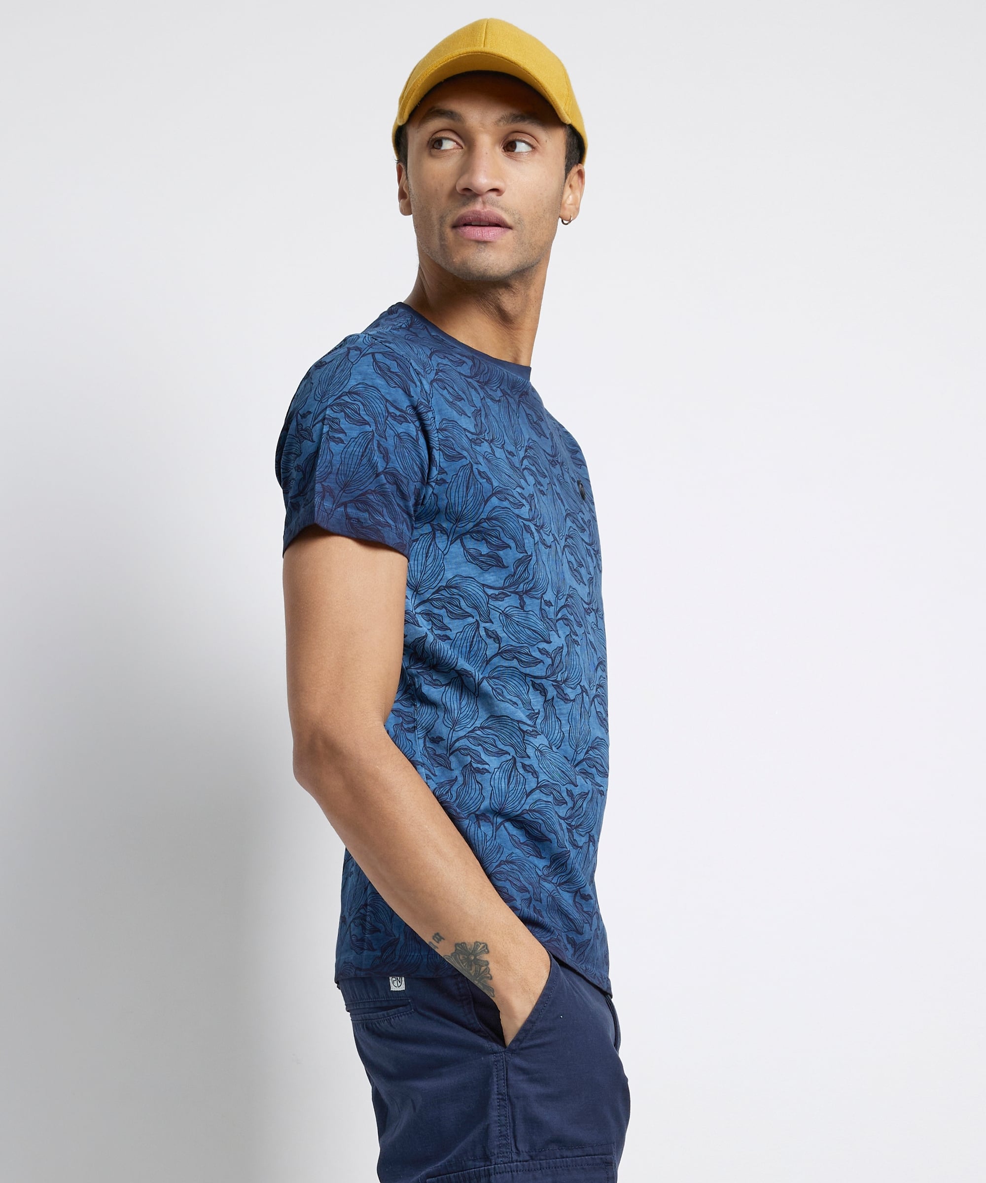 t-shirt met bladerprint