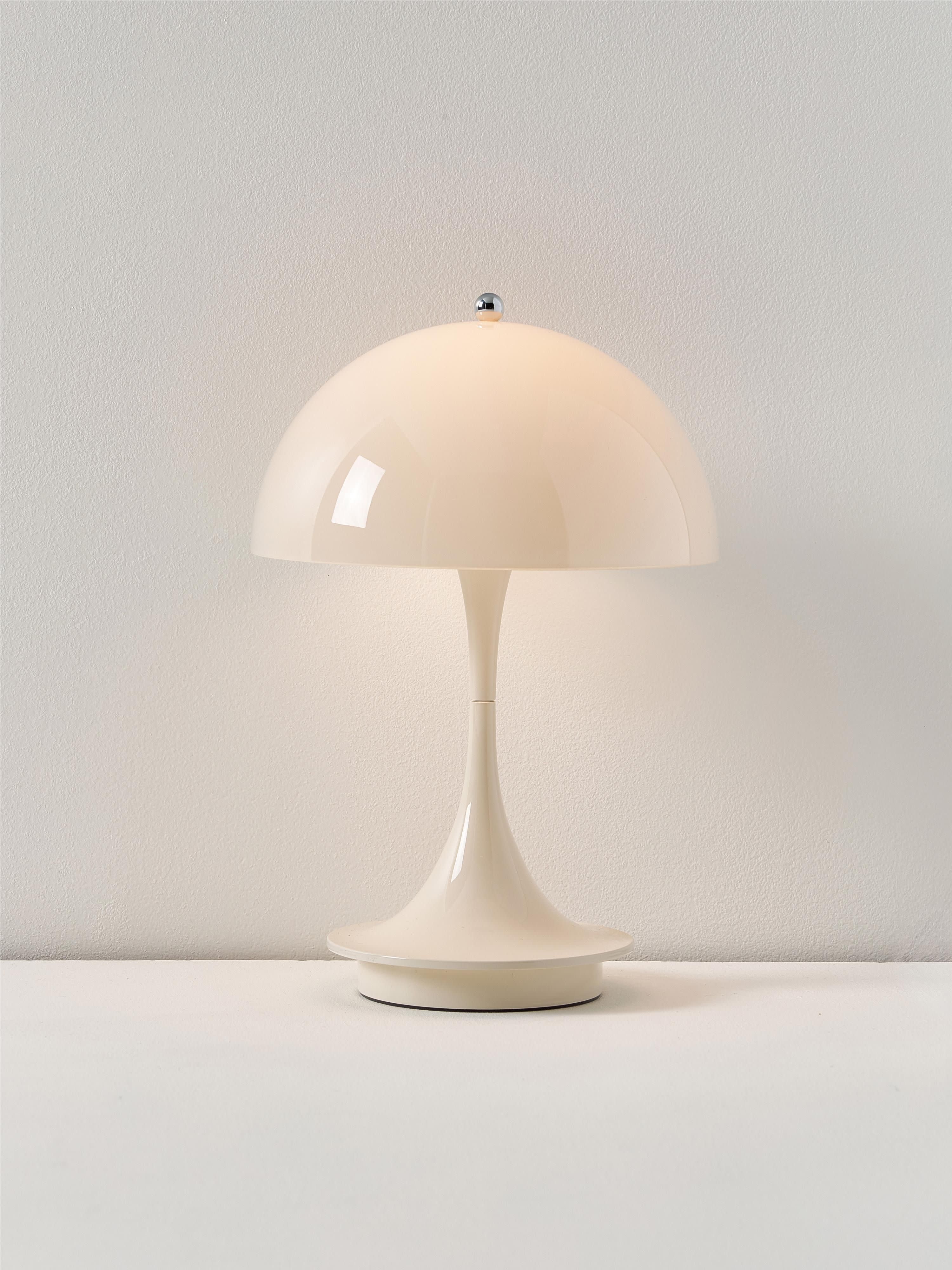 Draagbare dimbare LED tafellamp Panthella 160, design Verner Panton