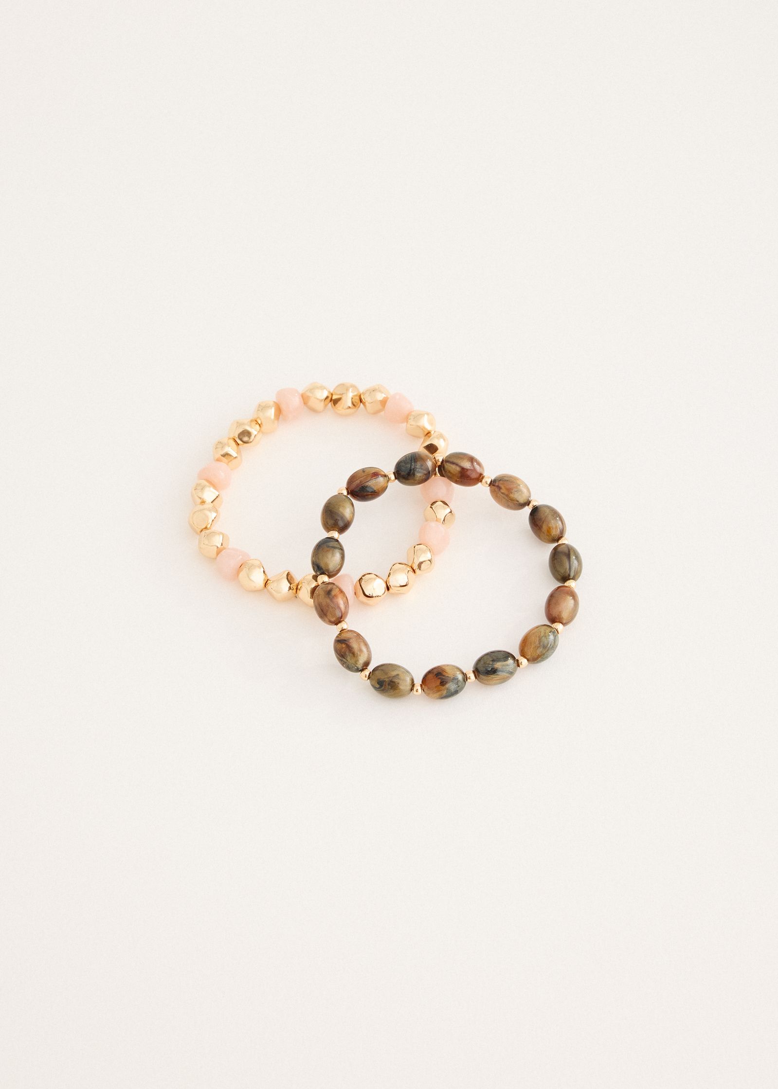 Set van twee armbanden