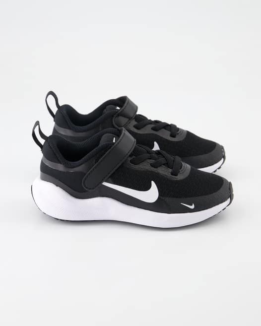 Nike Revolution 7 Sneaker in Schwarz