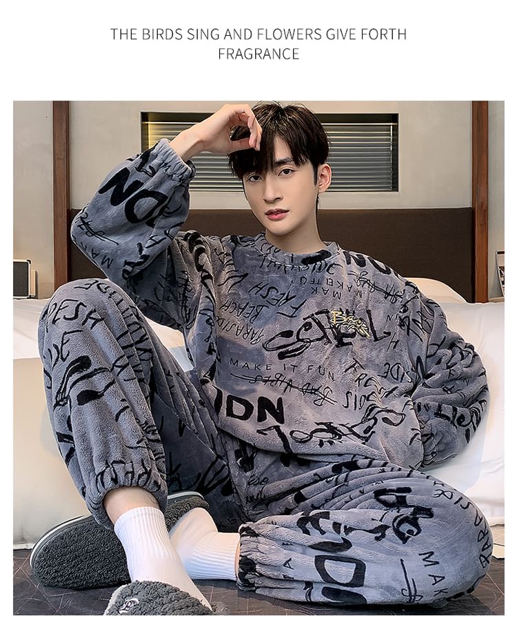 Jeony - Pyjamaset: Fleece Sweatshirt + Broek