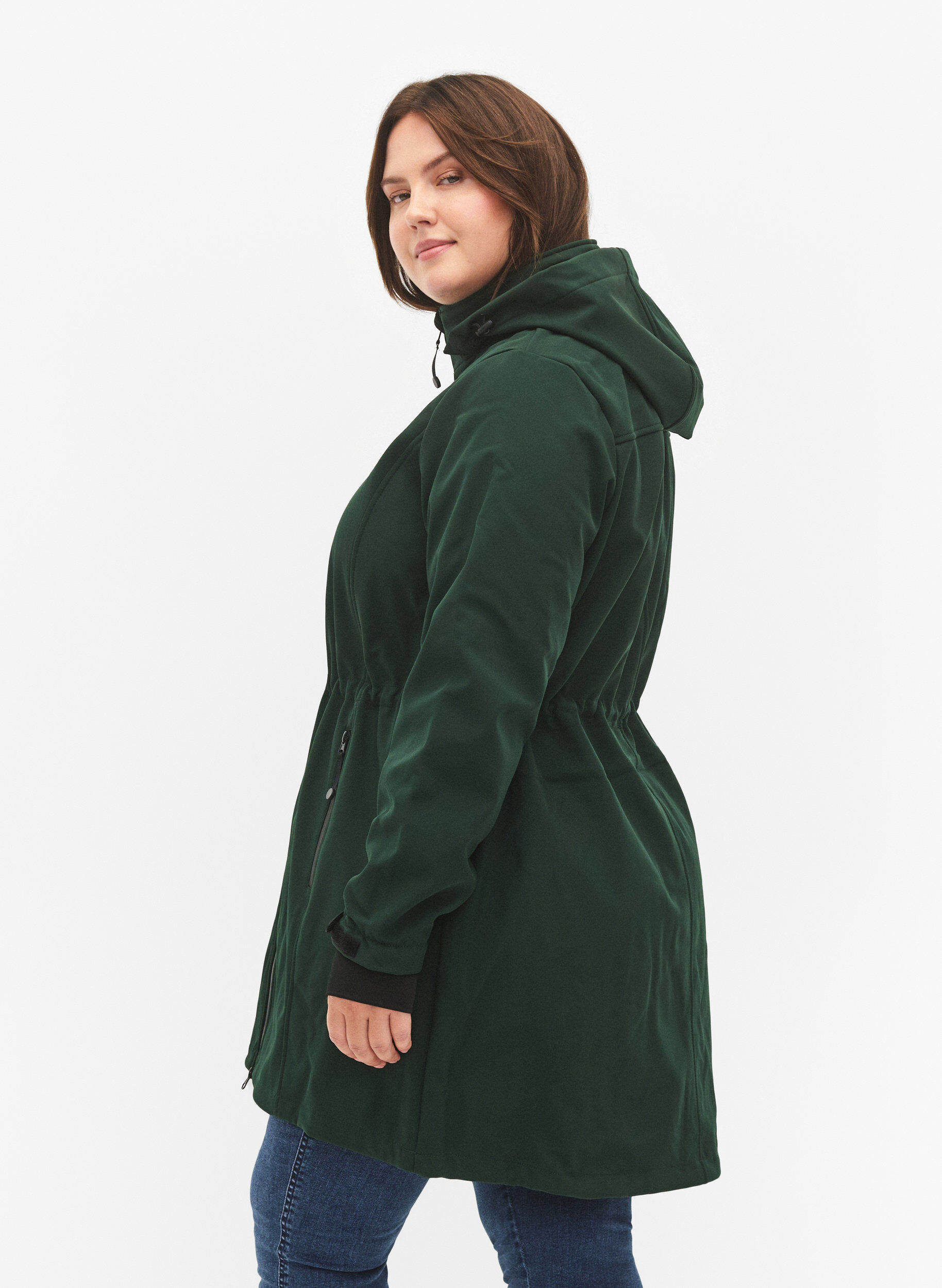 Softshell jakke med aftagelig hætte