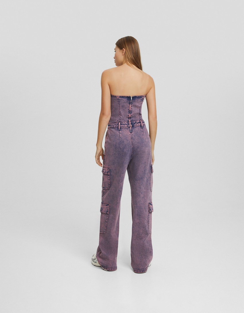 macacão cargo bandeau em denim tingido
