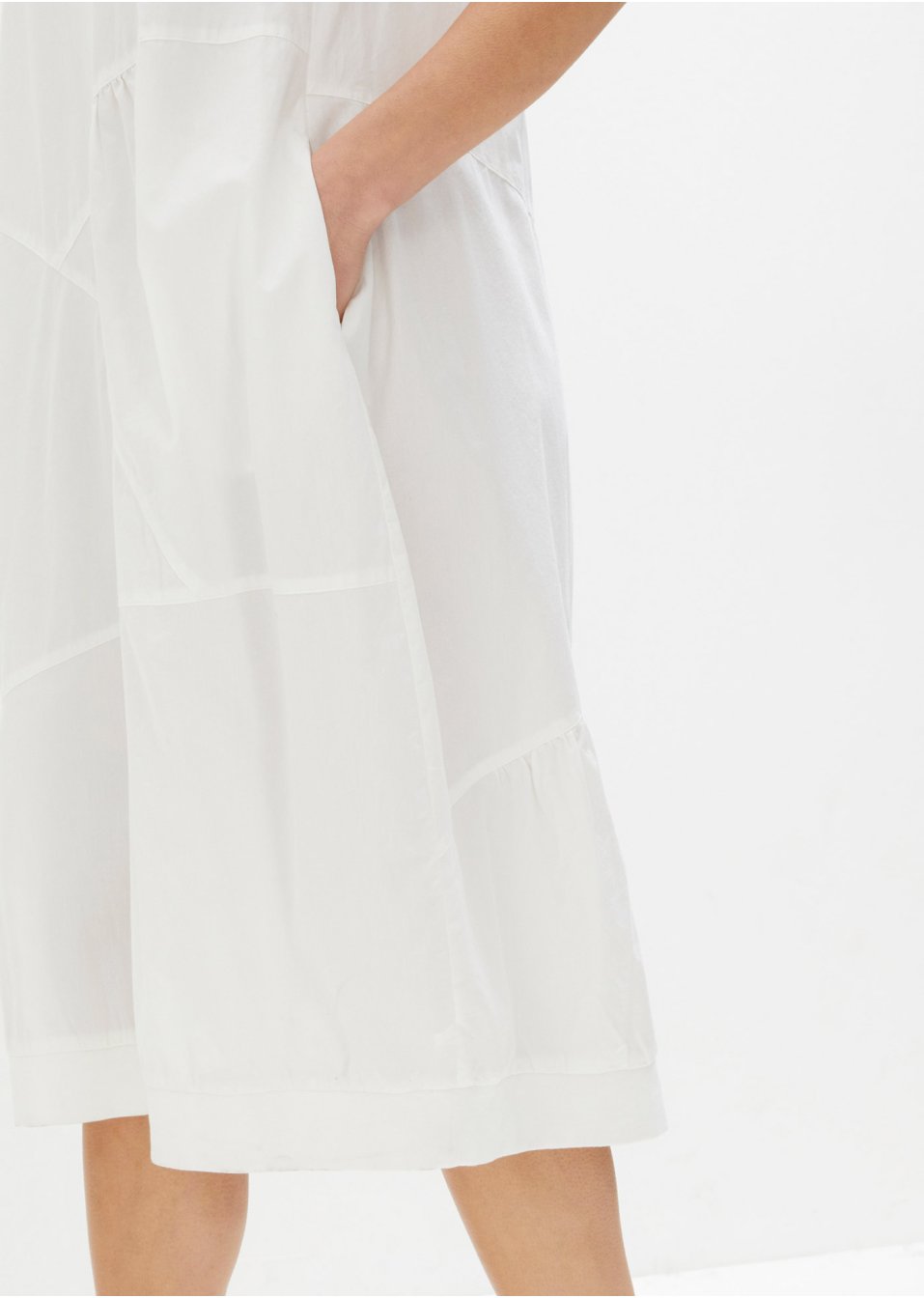 Robe avec poches latérales, forme en O