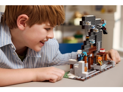 LEGO De pikhouweelmijn (21277)