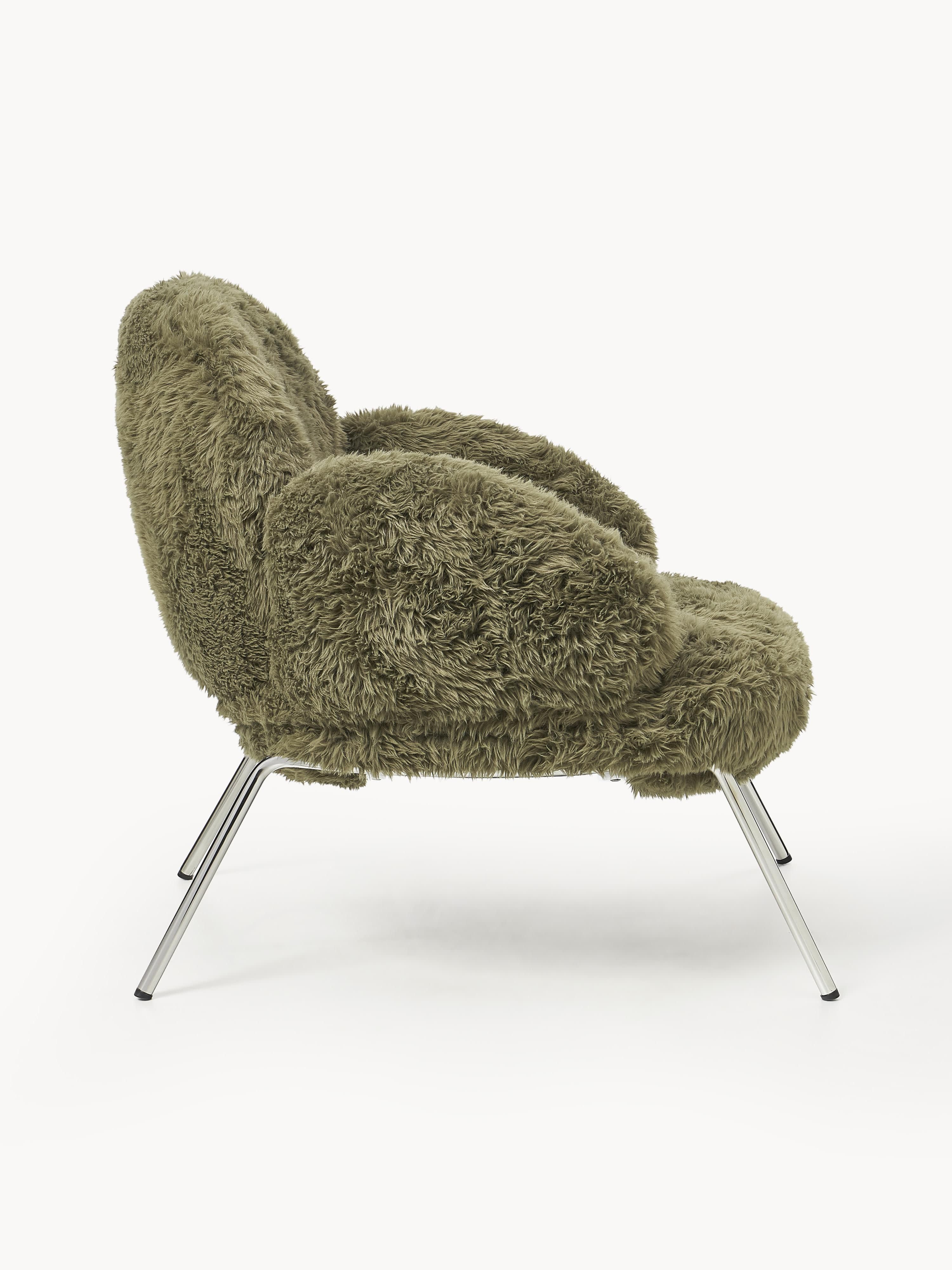 Imitatie schapenvacht fauteuil Luan met metalen poten