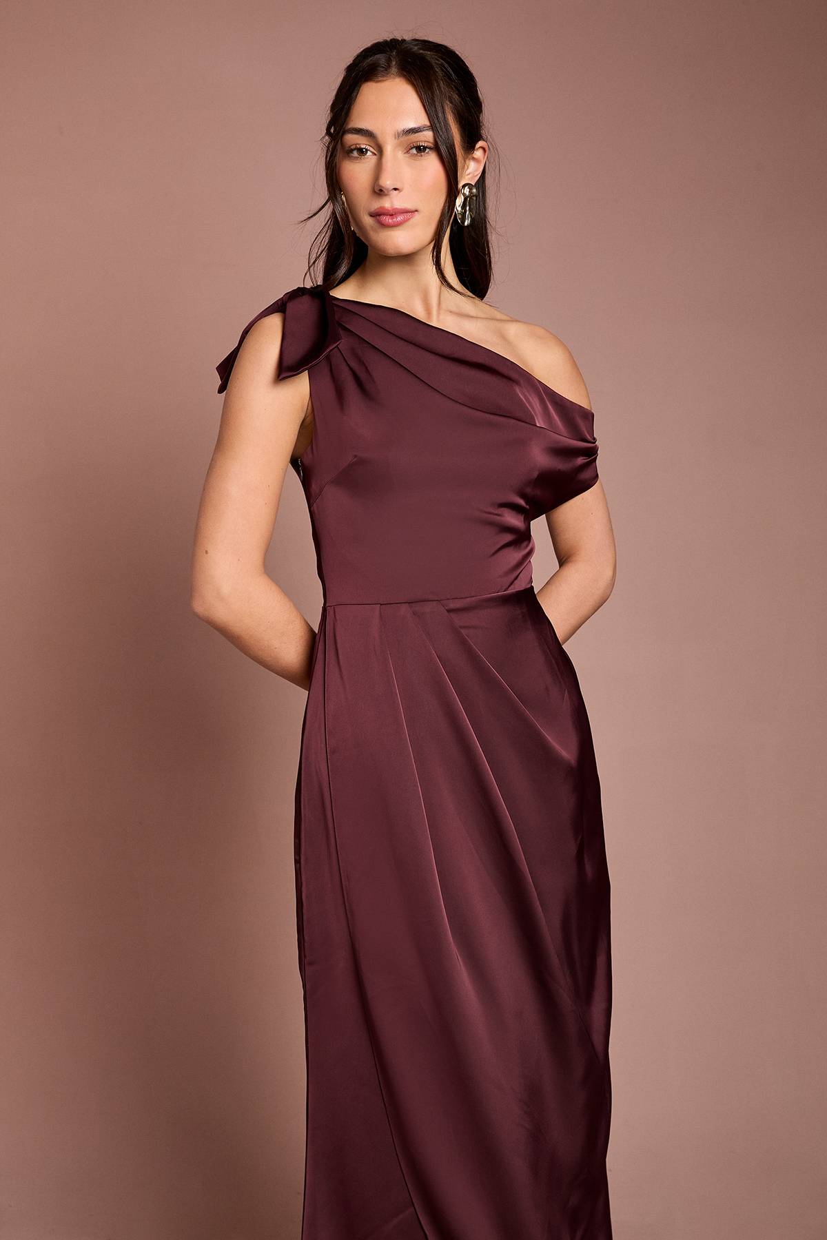 Coast Robe Longue de Demoiselle d'Honneur à Épaule Tombante avec Détail Nœud