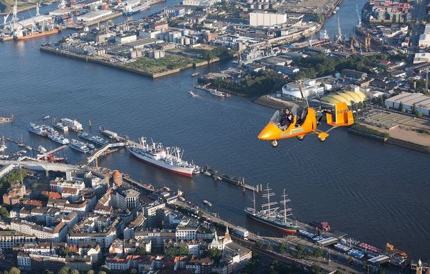Tragschrauber-Rundflug über Hamburg als Geschenk