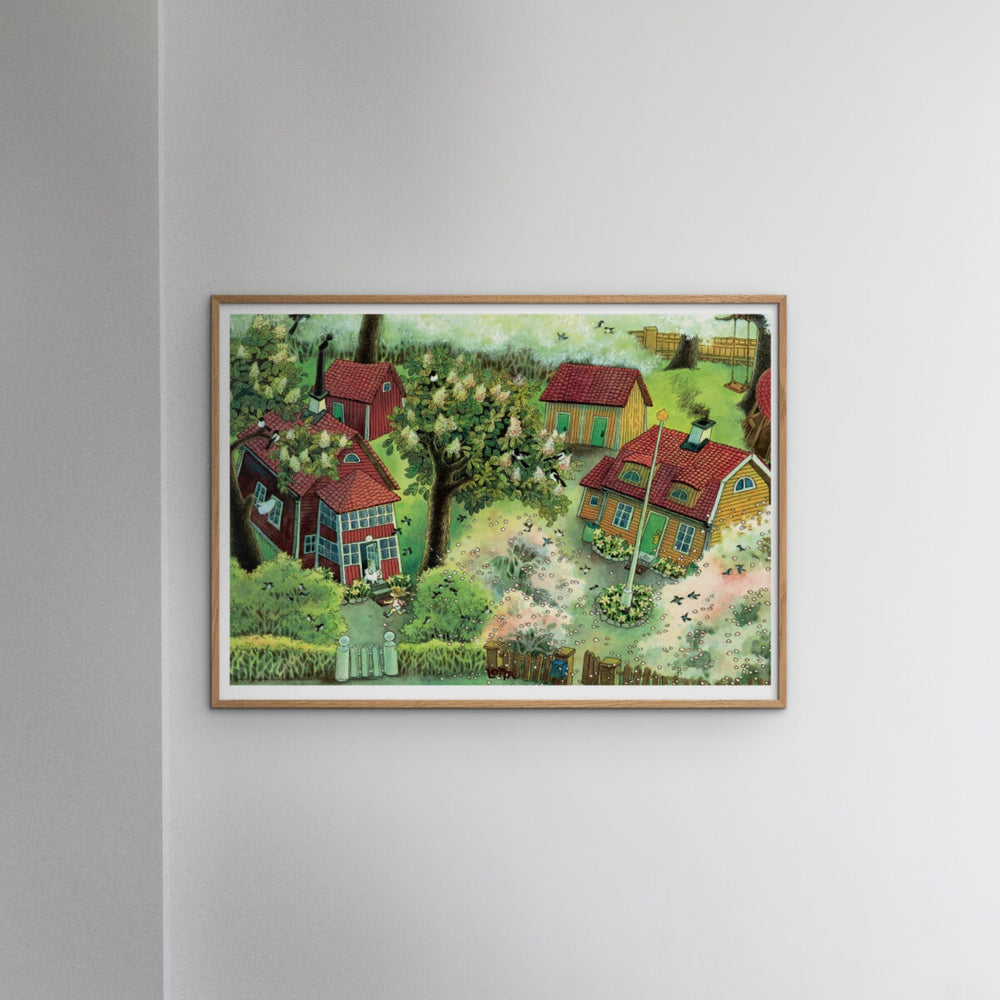 Køb Poster & Frame Astrid Lindgren - Running In The Garden - Lotta On Troublemaker Street